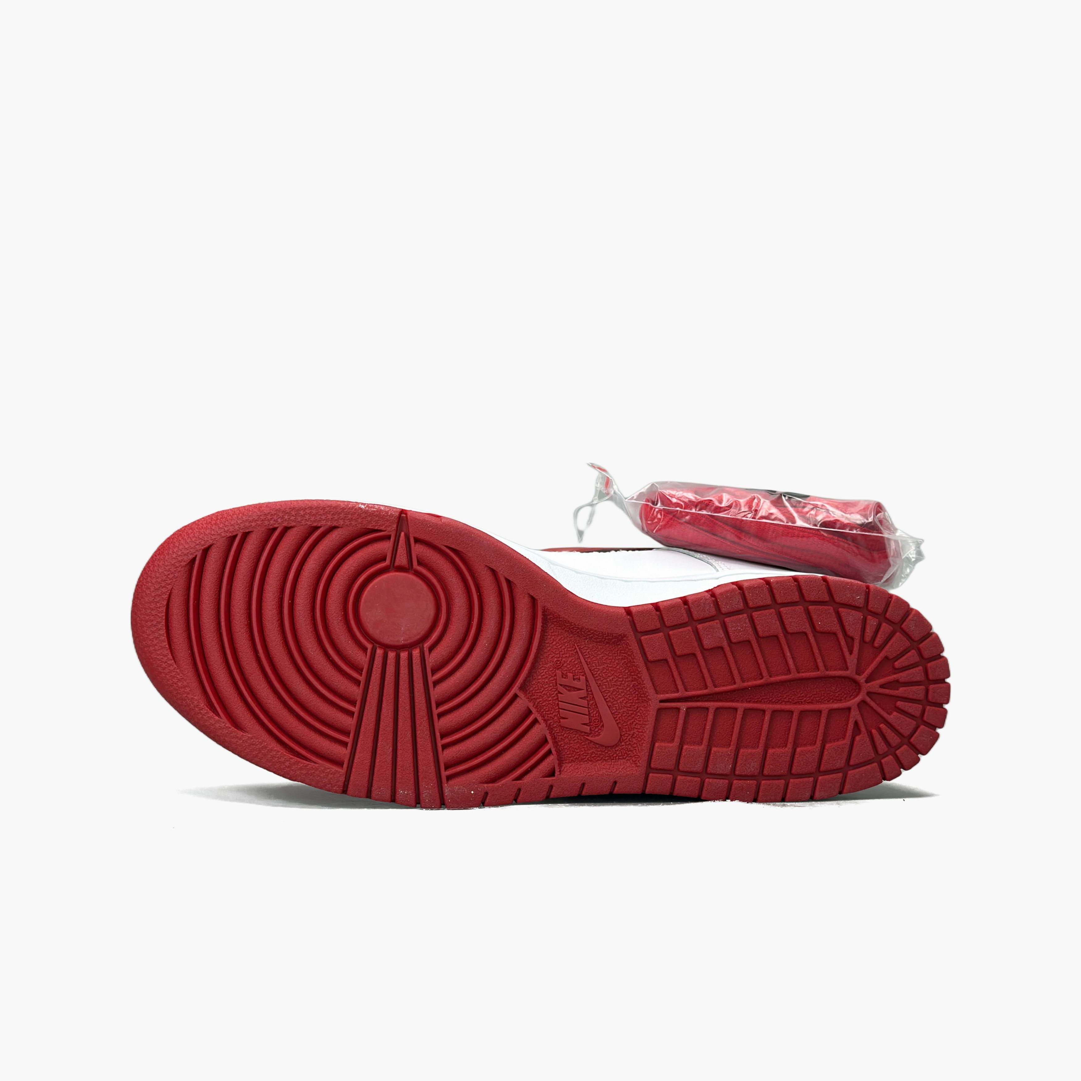 Nike Supreme x Nike Dunk SB Low Red Size 9.5 Size US 9.5 / EU 42-43 - 8 Thumbnail