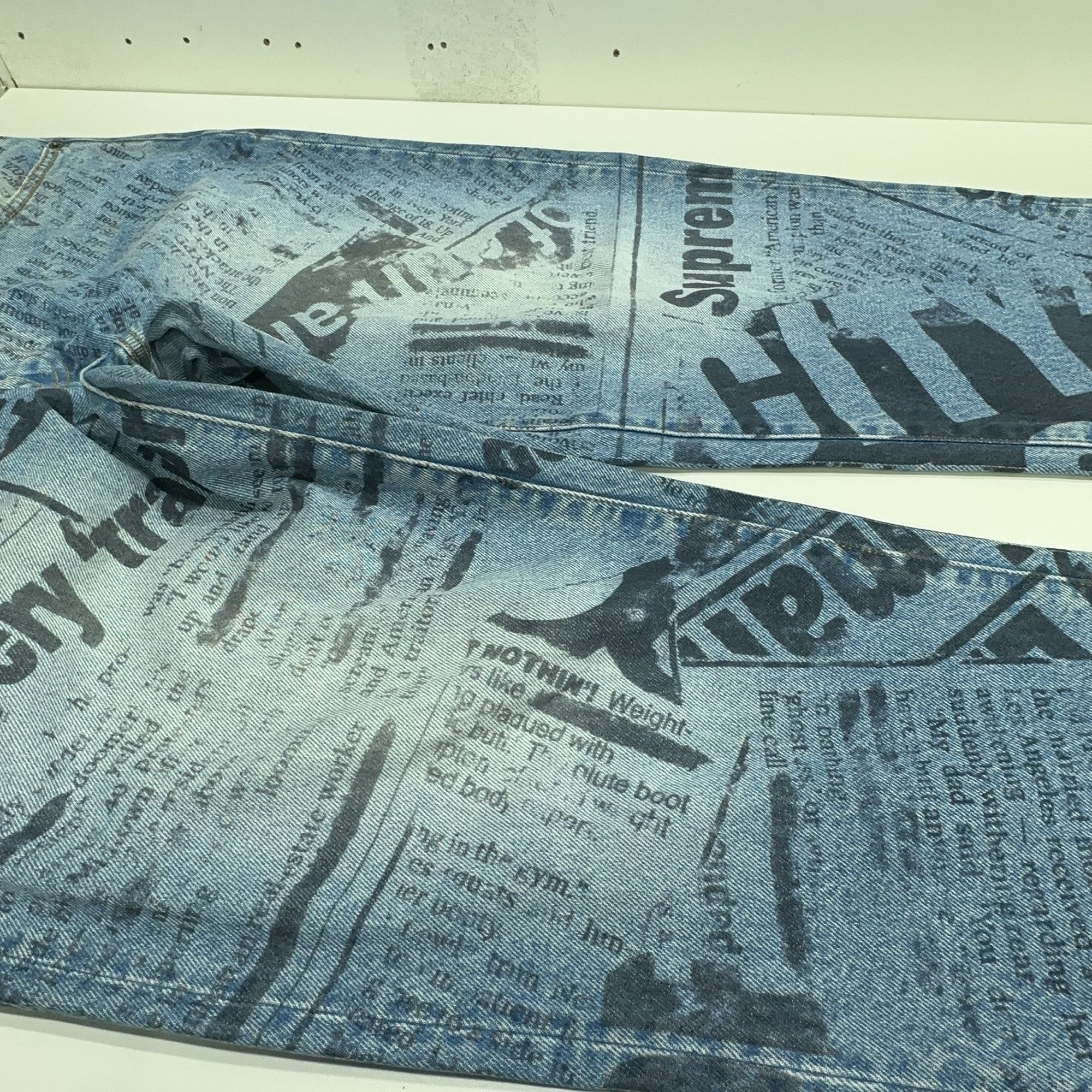 Supreme Supreme Newspaper Print Jeans Size 34 Size US 34 / EU 50 - 7 Thumbnail