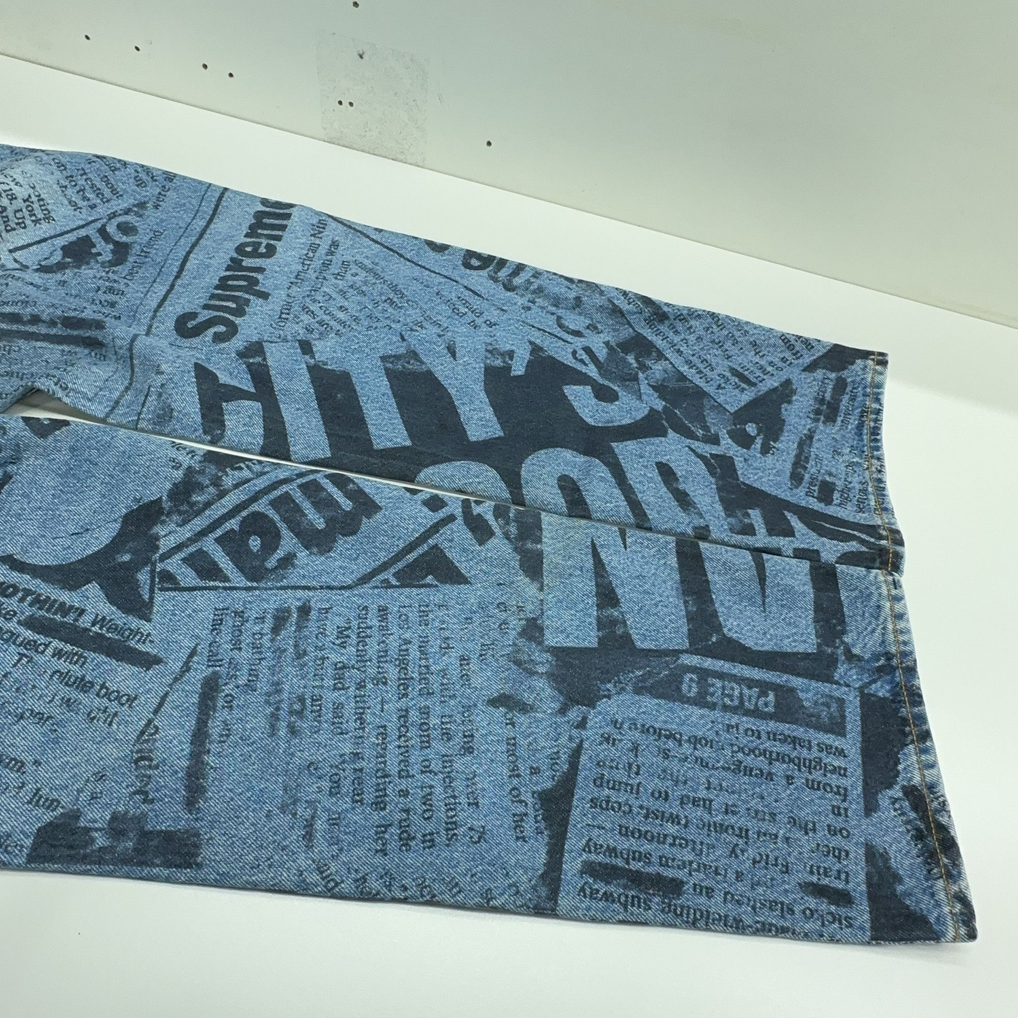 Supreme Supreme Newspaper Print Jeans Size 34 Size US 34 / EU 50 - 11 Thumbnail