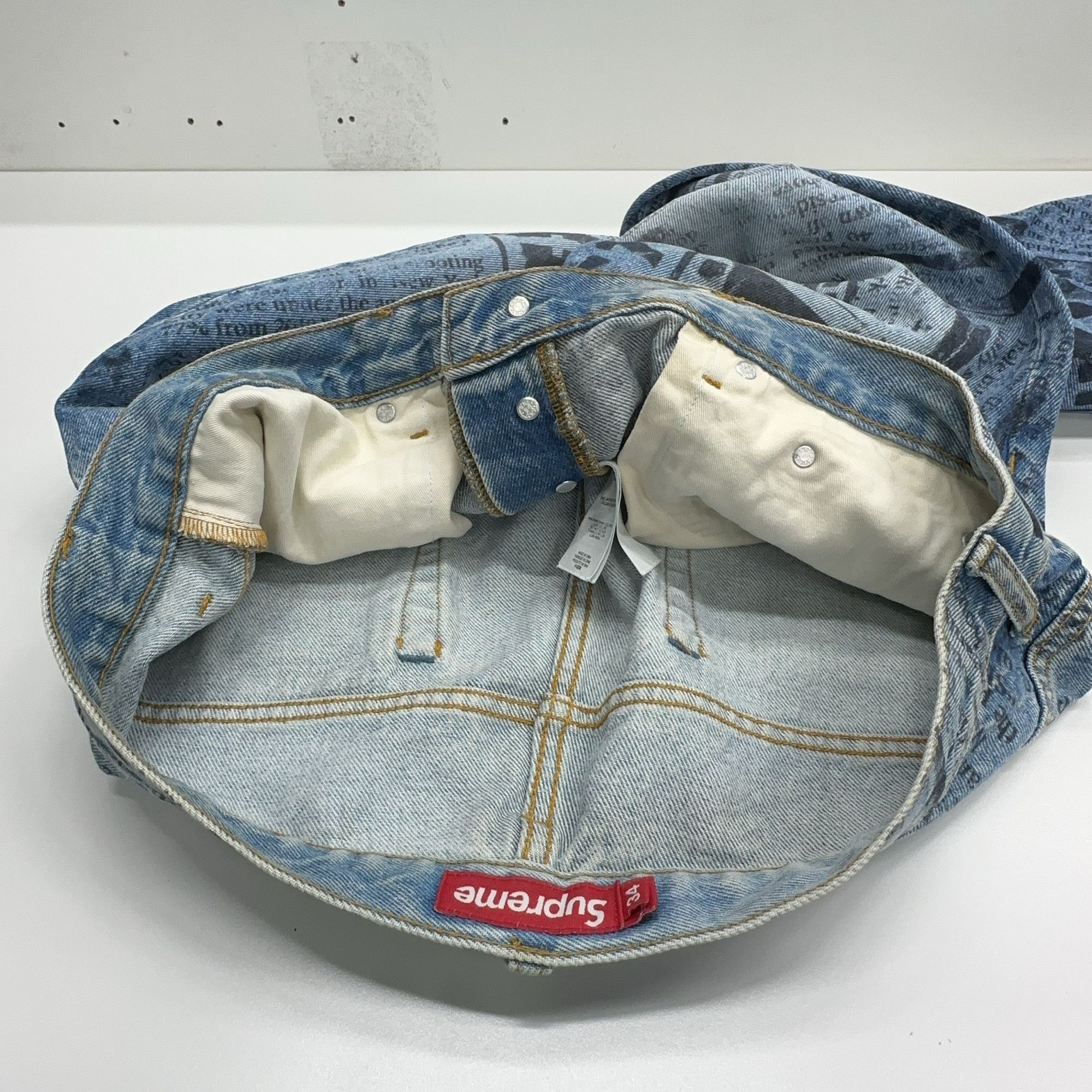 Supreme Supreme Newspaper Print Jeans Size 34 Size US 34 / EU 50 - 5 Thumbnail
