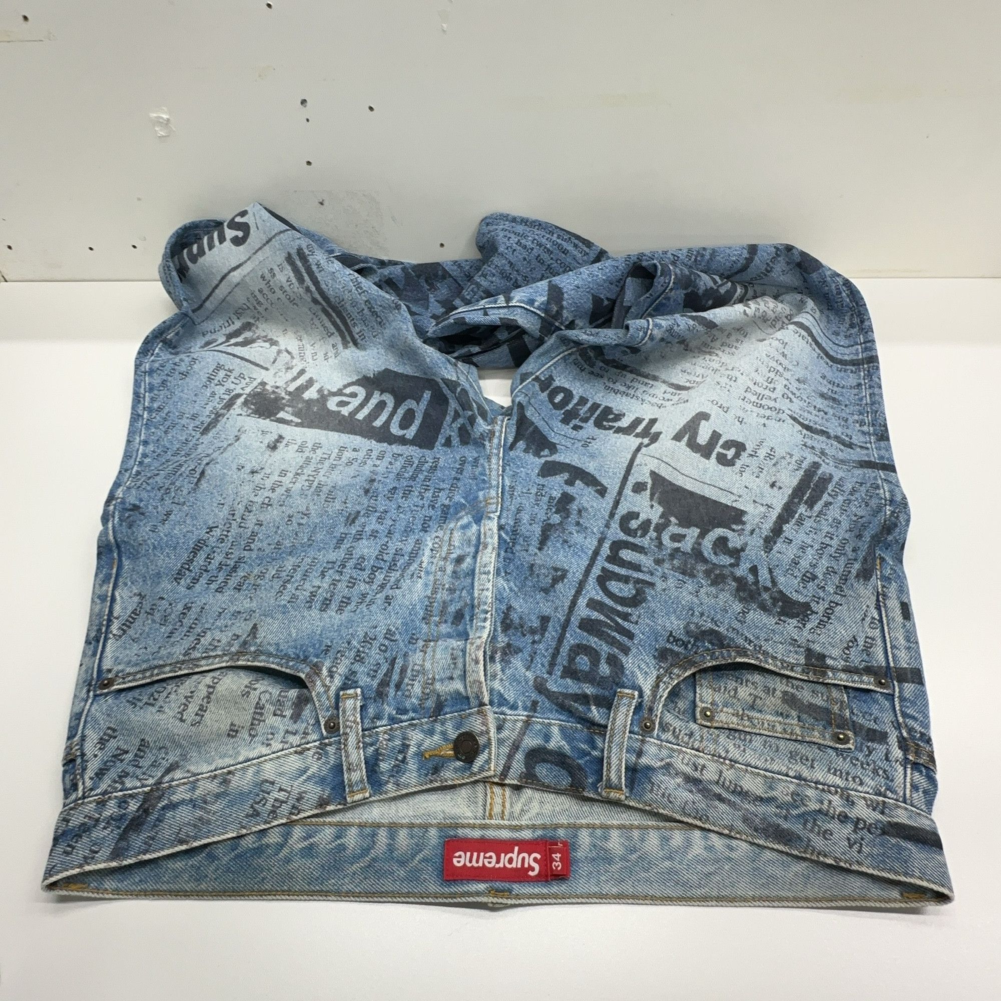 Supreme Supreme Newspaper Print Jeans Size 34 Size US 34 / EU 50 - 6 Thumbnail