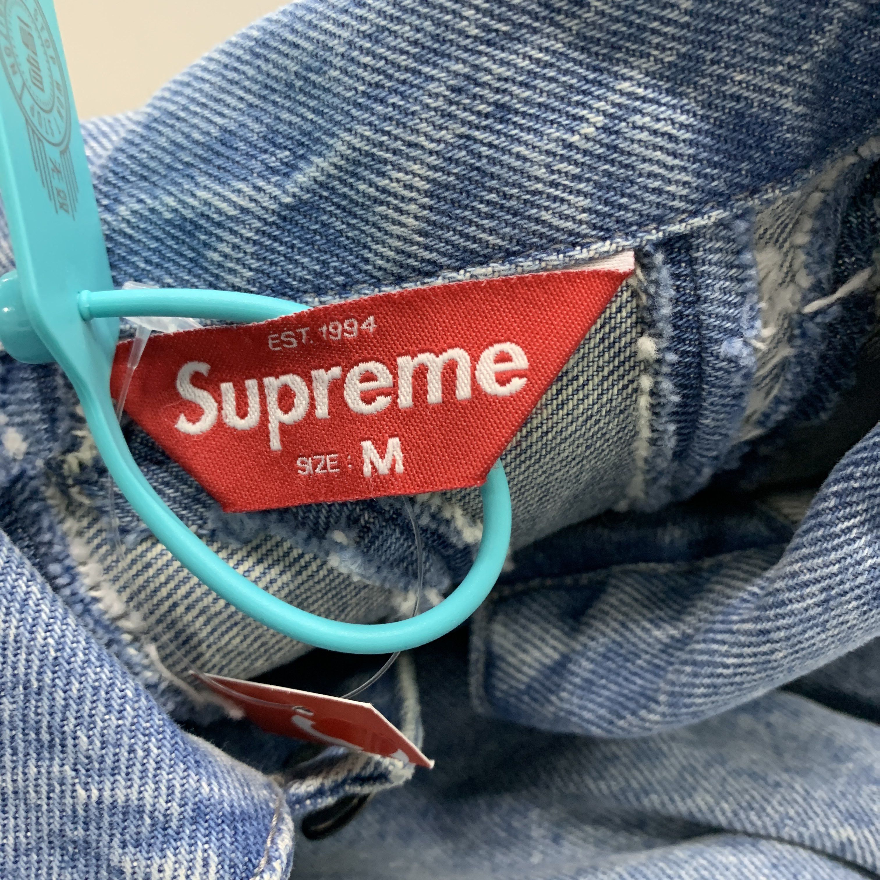 Supreme Supreme Inset Logo Denim Trucker Jacket Size M Size US M / EU 48-50 / 2 - 2 Thumbnail