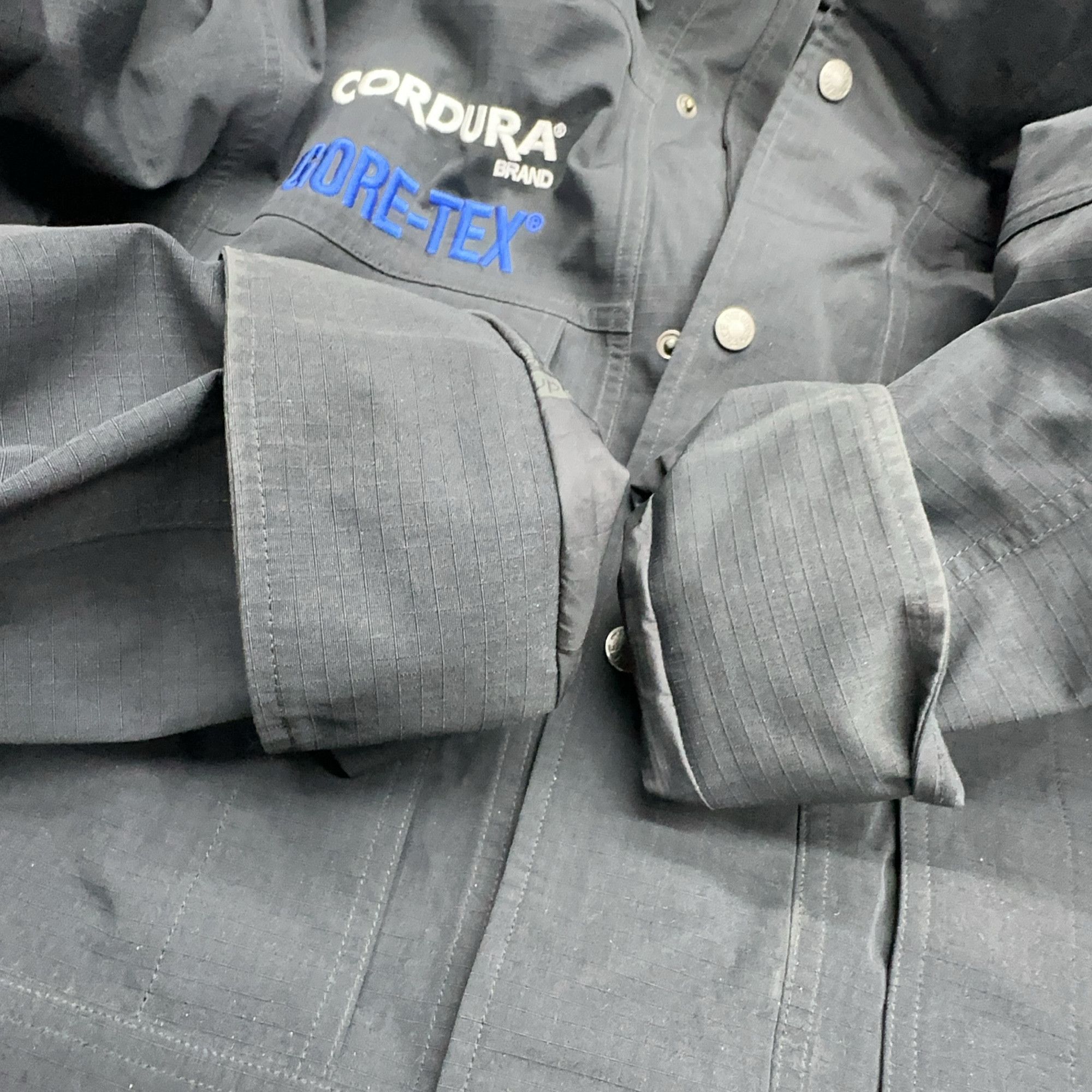 Supreme Supreme x The North Face Gore-Tex Expedition Jacket Size L Size US L / EU 52-54 / 3 - 11 Thumbnail