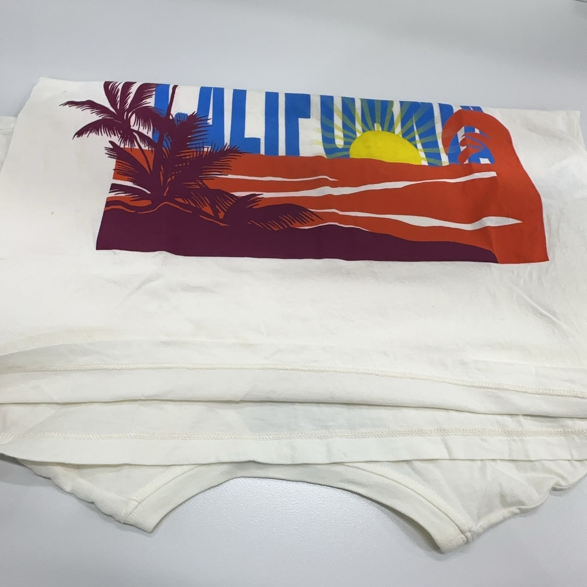 Gucci Gucci California Graphic Print T-Shirt Size XS Size XS / US 0-2 / IT 36-38 - 9 Thumbnail