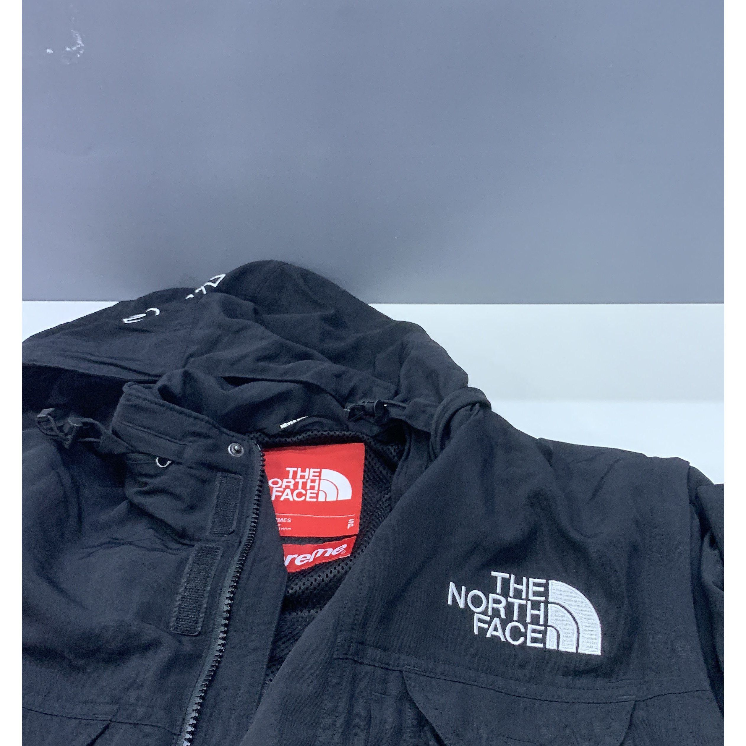 Supreme Supreme x The North Face Trekking Convertible Jacket Size S Size US S / EU 44-46 / 1 - 5 Thumbnail