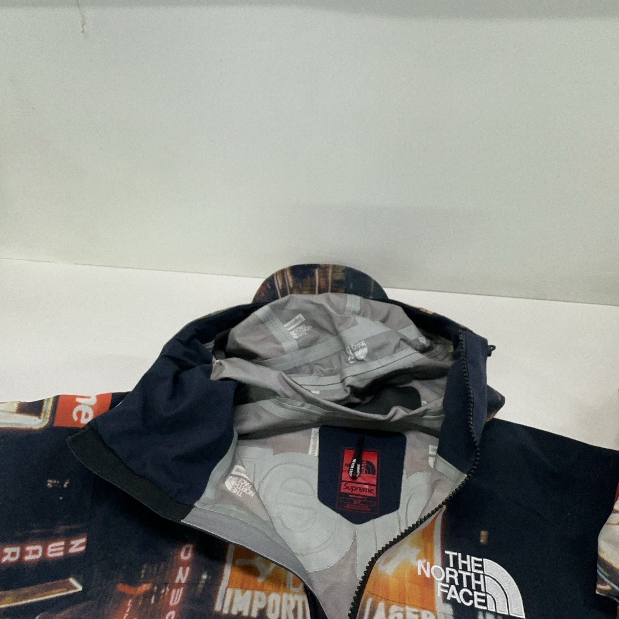 Supreme Supreme x The North Face Taped Seam Shell Jacket Size S Size US S / EU 44-46 / 1 - 6 Thumbnail