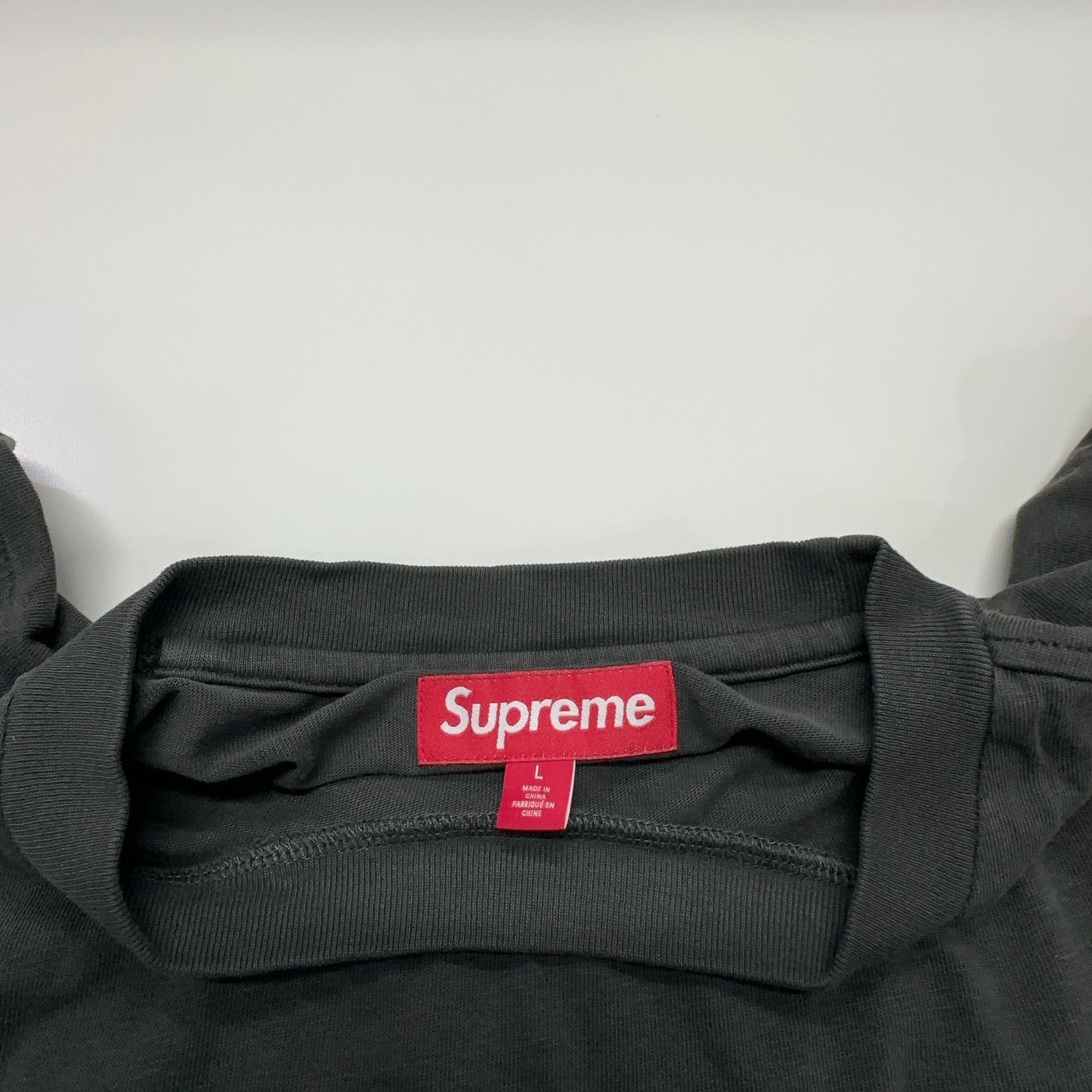 Supreme Supreme Cracked Sleeve Long Sleeve T-Shirt Size L Size US L / EU 52-54 / 3 - 6 Thumbnail