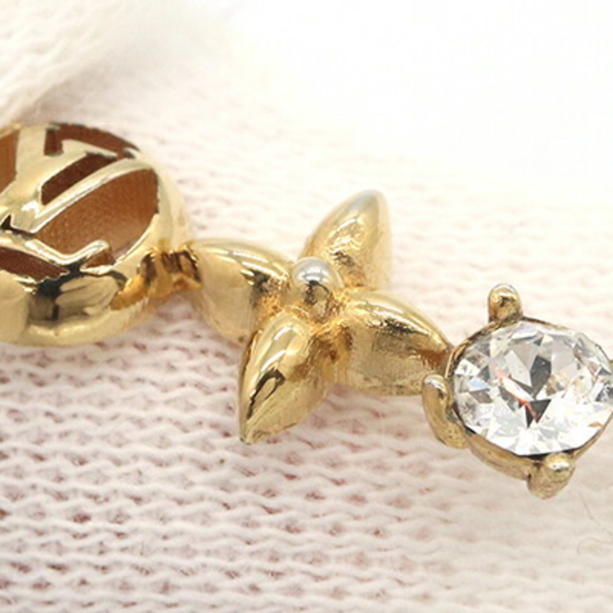 Louis Vuitton Louis Vuitton Petit M00368 Gold Metal Pendant Necklace for Women. Size ONE SIZE - 5 Thumbnail