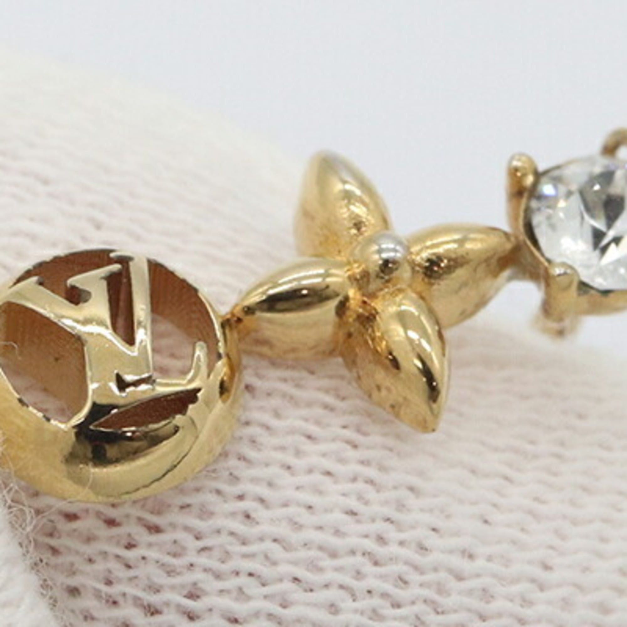 Louis Vuitton Louis Vuitton Petit M00368 Gold Metal Pendant Necklace for Women. Size ONE SIZE - 4 Thumbnail