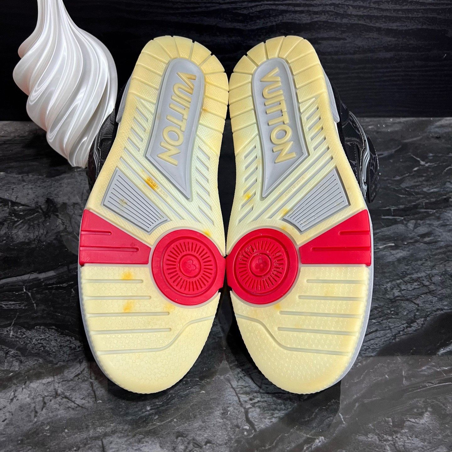 Louis Vuitton LV Monogram High-Top Trainer Sneakers Size US 8.5 / EU 41-42 - 5 Thumbnail