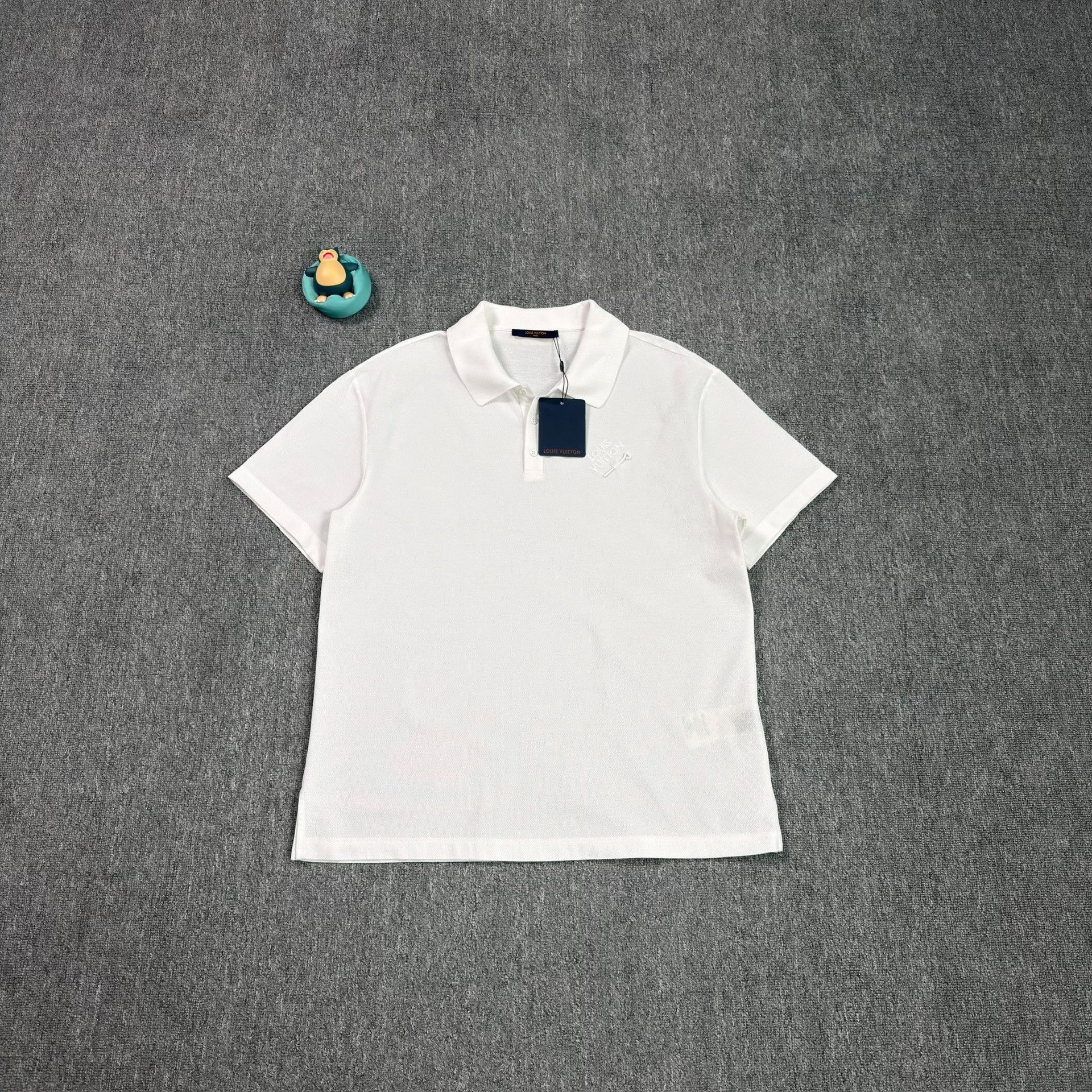 Louis Vuitton Louis Vuitton Embroidered Logo Polo White Size L Size US L / EU 52-54 / 3 - 2 Thumbnail