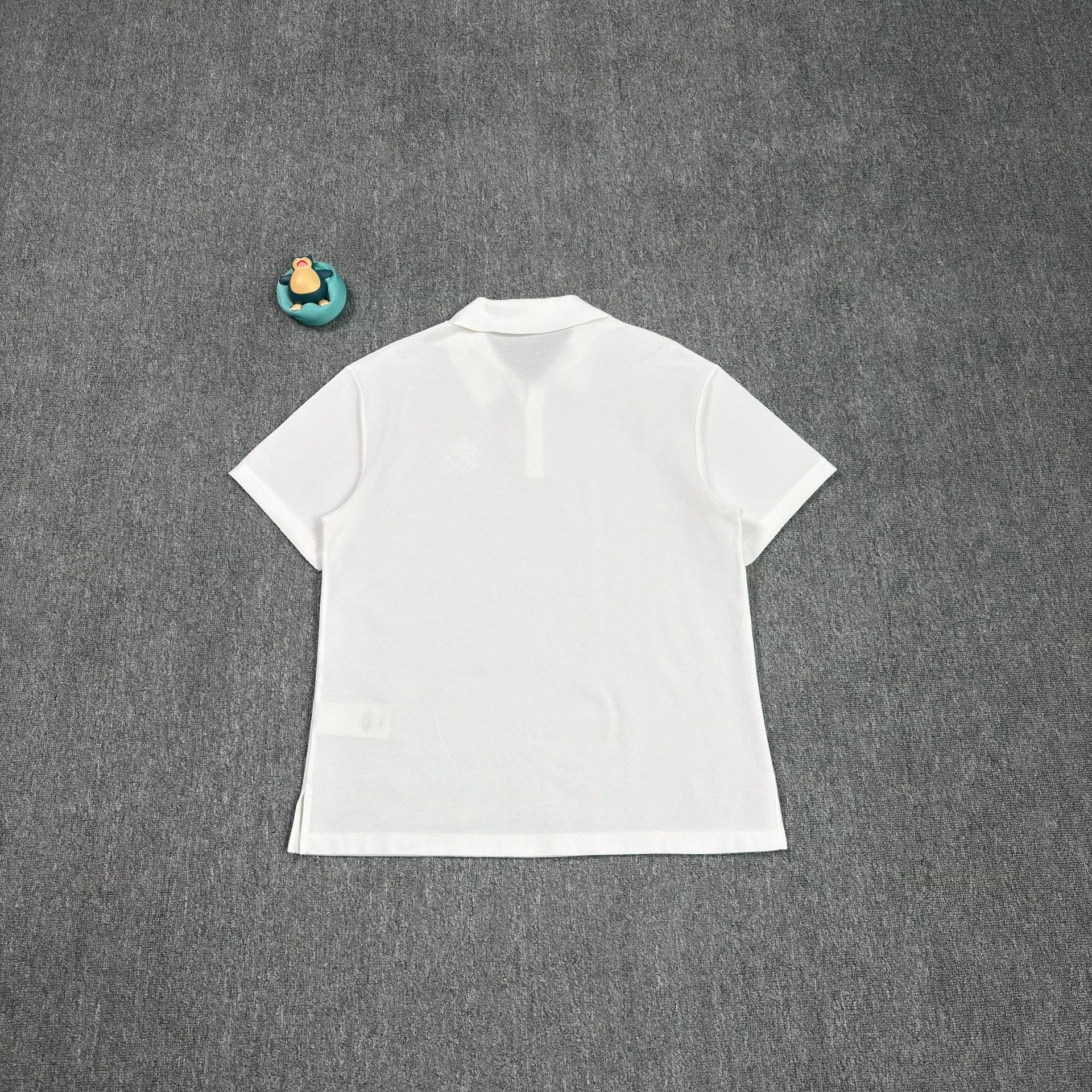 Louis Vuitton Louis Vuitton Embroidered Logo Polo White Size L Size US L / EU 52-54 / 3 - 3 Thumbnail