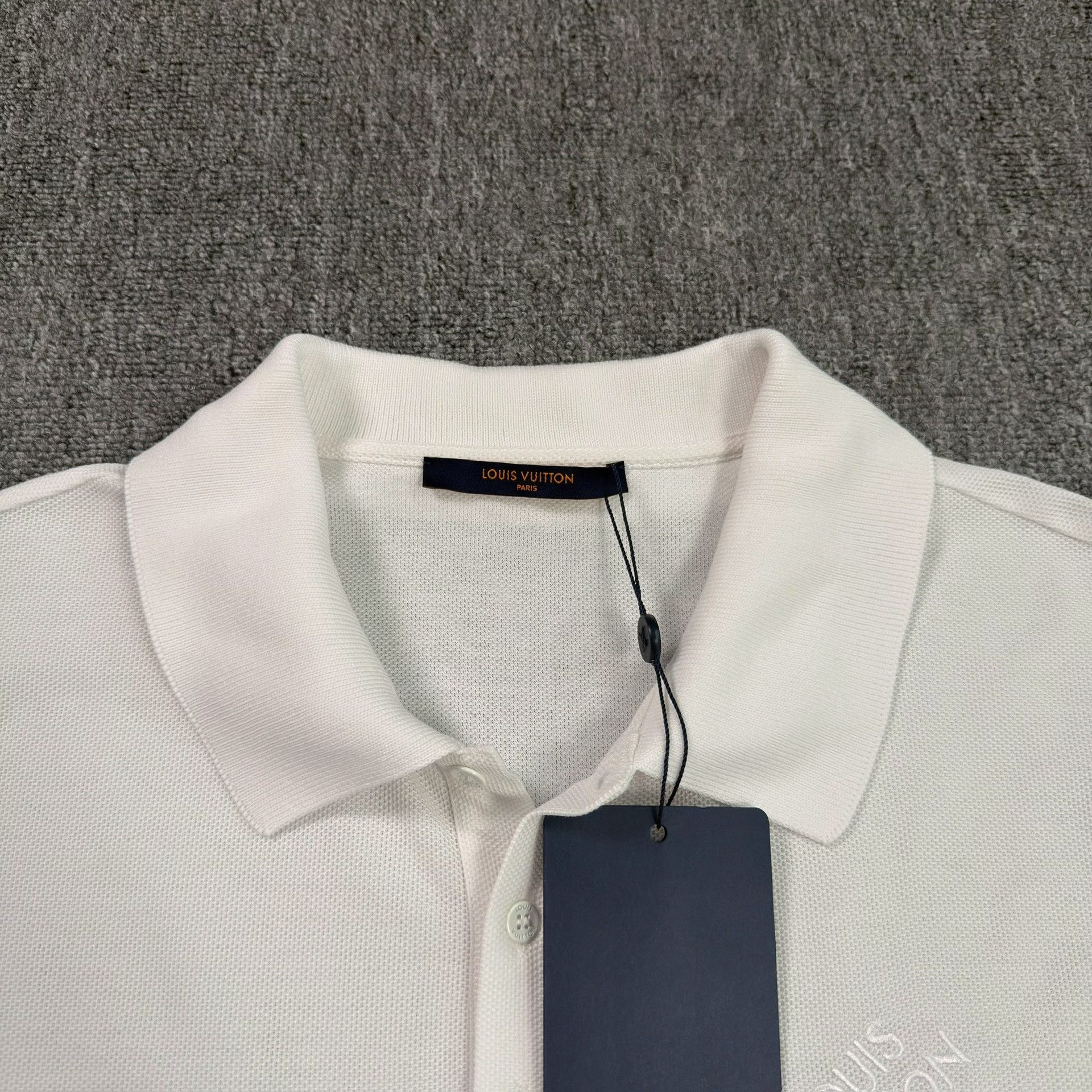 Louis Vuitton Louis Vuitton Embroidered Logo Polo White Size L Size US L / EU 52-54 / 3 - 4 Thumbnail