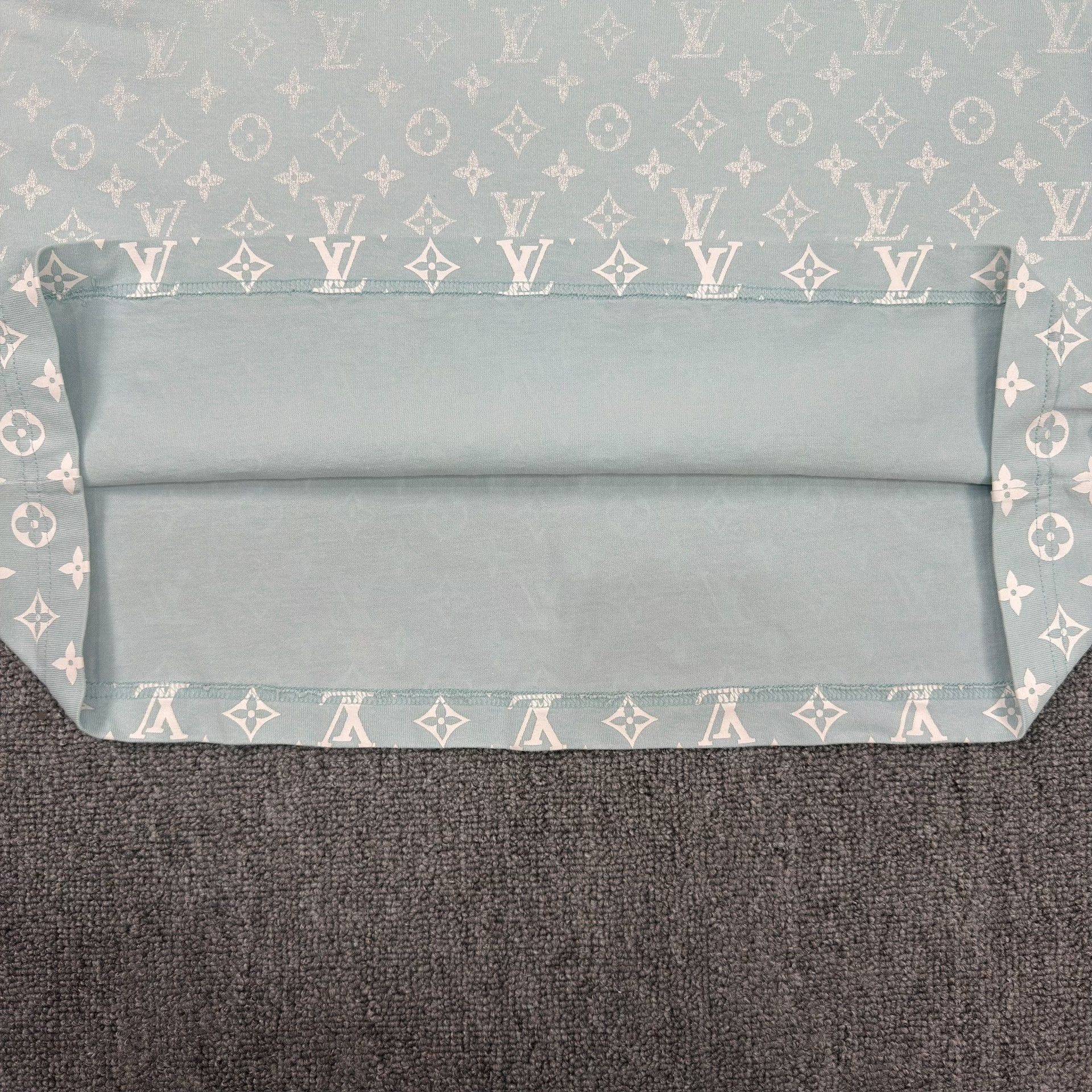 Louis Vuitton Louis Vuitton Gradient Monogram T-Shirt Size XXL Size US XXL / EU 58 / 5 - 5 Thumbnail