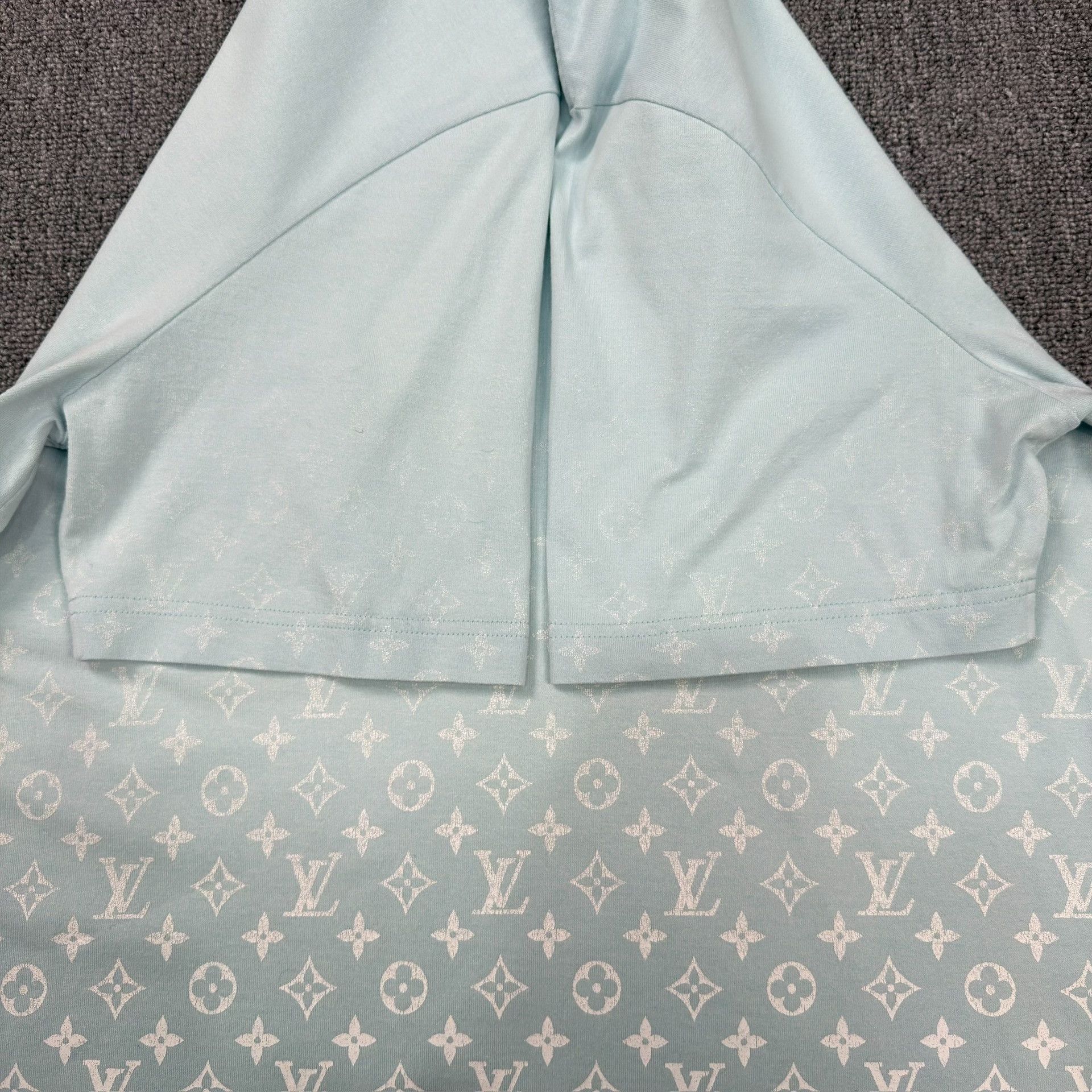 Louis Vuitton Louis Vuitton Gradient Monogram T-Shirt Size XXL Size US XXL / EU 58 / 5 - 4 Thumbnail