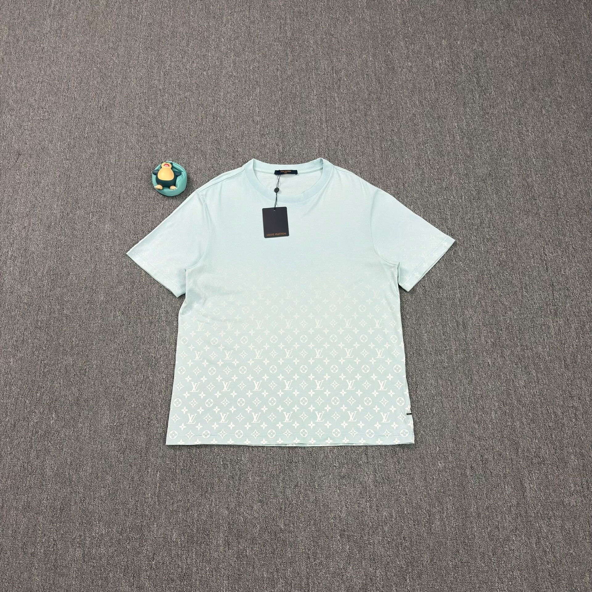 Louis Vuitton Louis Vuitton Gradient Monogram T-Shirt Size XXL Size US XXL / EU 58 / 5 - 2 Thumbnail