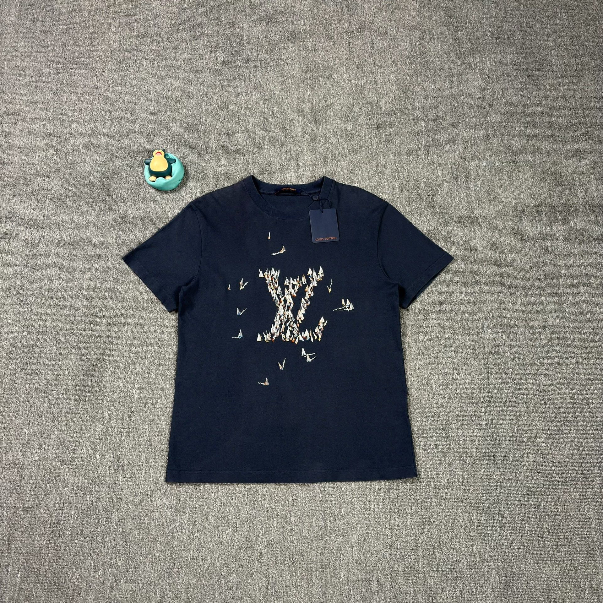 Louis Vuitton Louis Vuitton Sailboat Embroidery T-Shirt Size M Size US M / EU 48-50 / 2 - 2 Thumbnail