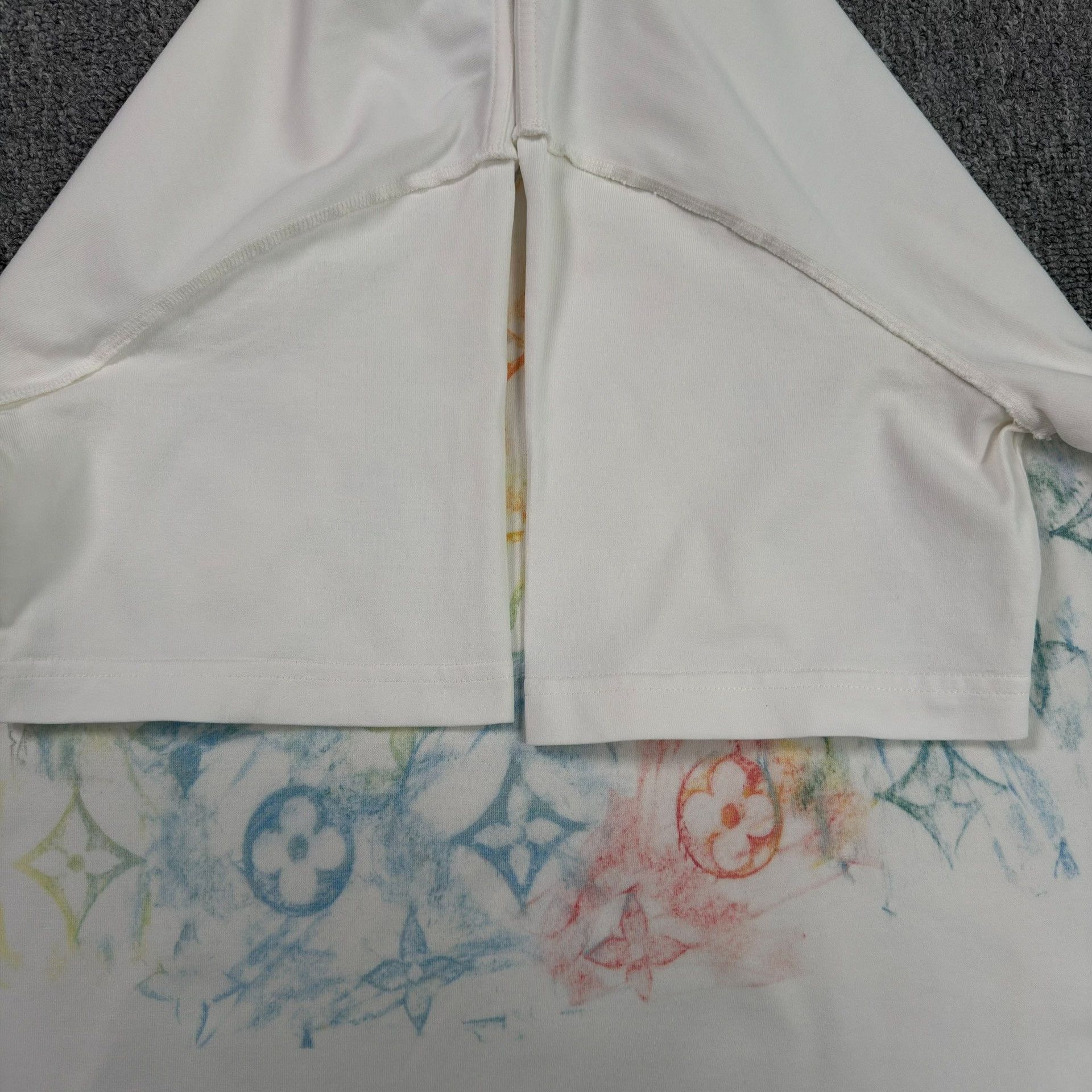 Louis Vuitton Louis Vuitton Pastel Monogram T-Shirt L Size US L / EU 52-54 / 3 - 5 Thumbnail
