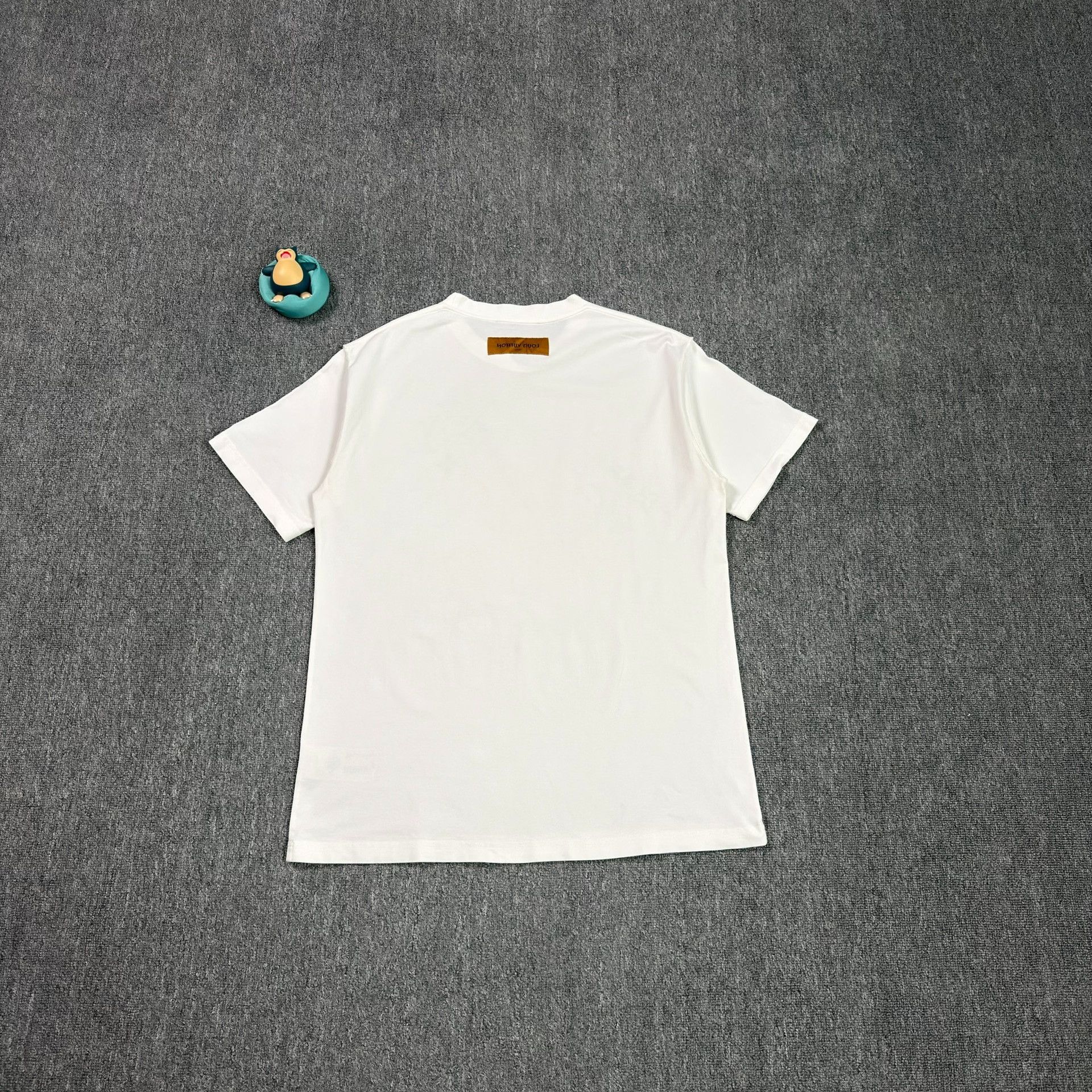 Louis Vuitton Louis Vuitton Pastel Monogram T-Shirt L Size US L / EU 52-54 / 3 - 3 Thumbnail