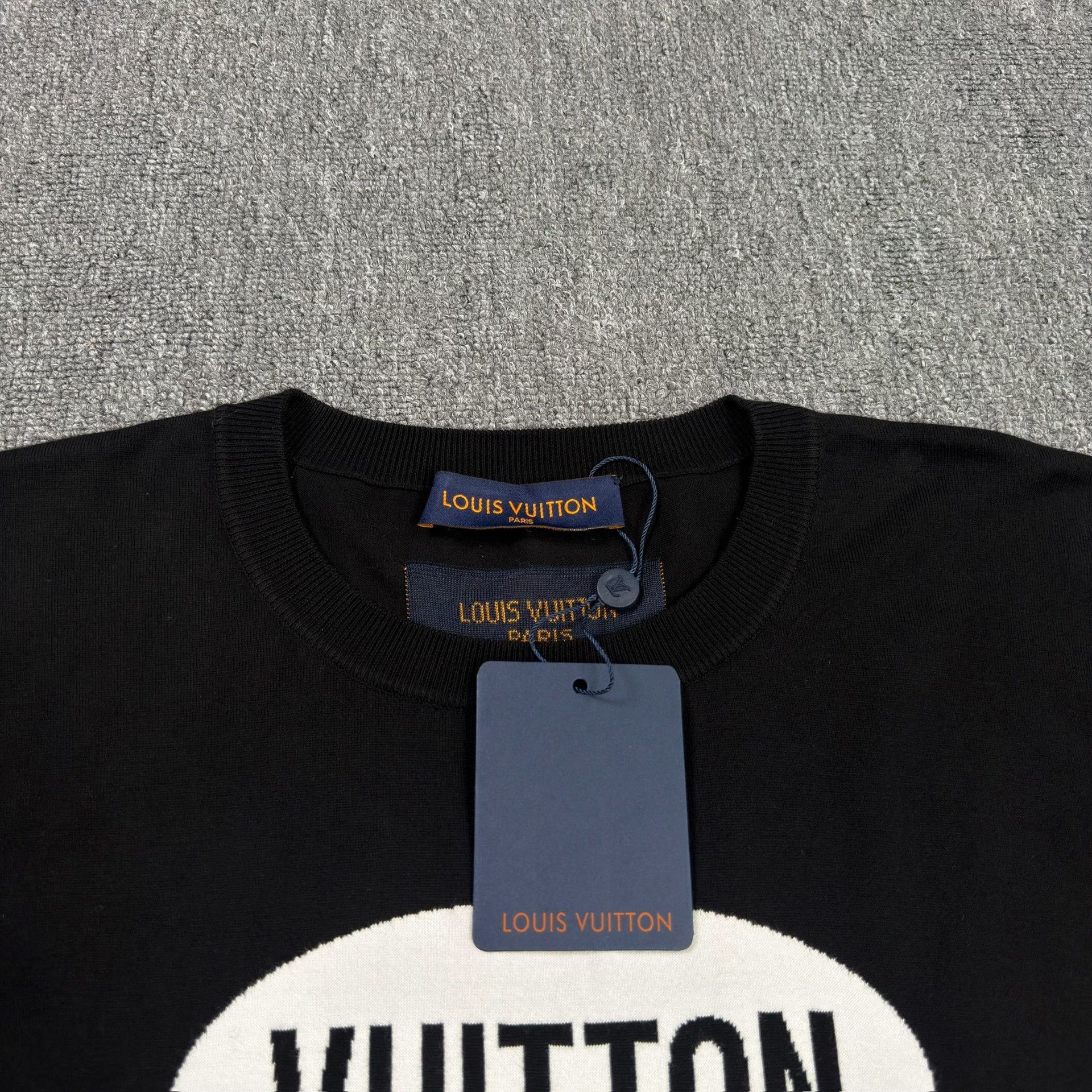 Louis Vuitton Louis Vuitton Logo Graphic Knit T-Shirt Size L Size US L / EU 52-54 / 3 - 4 Thumbnail