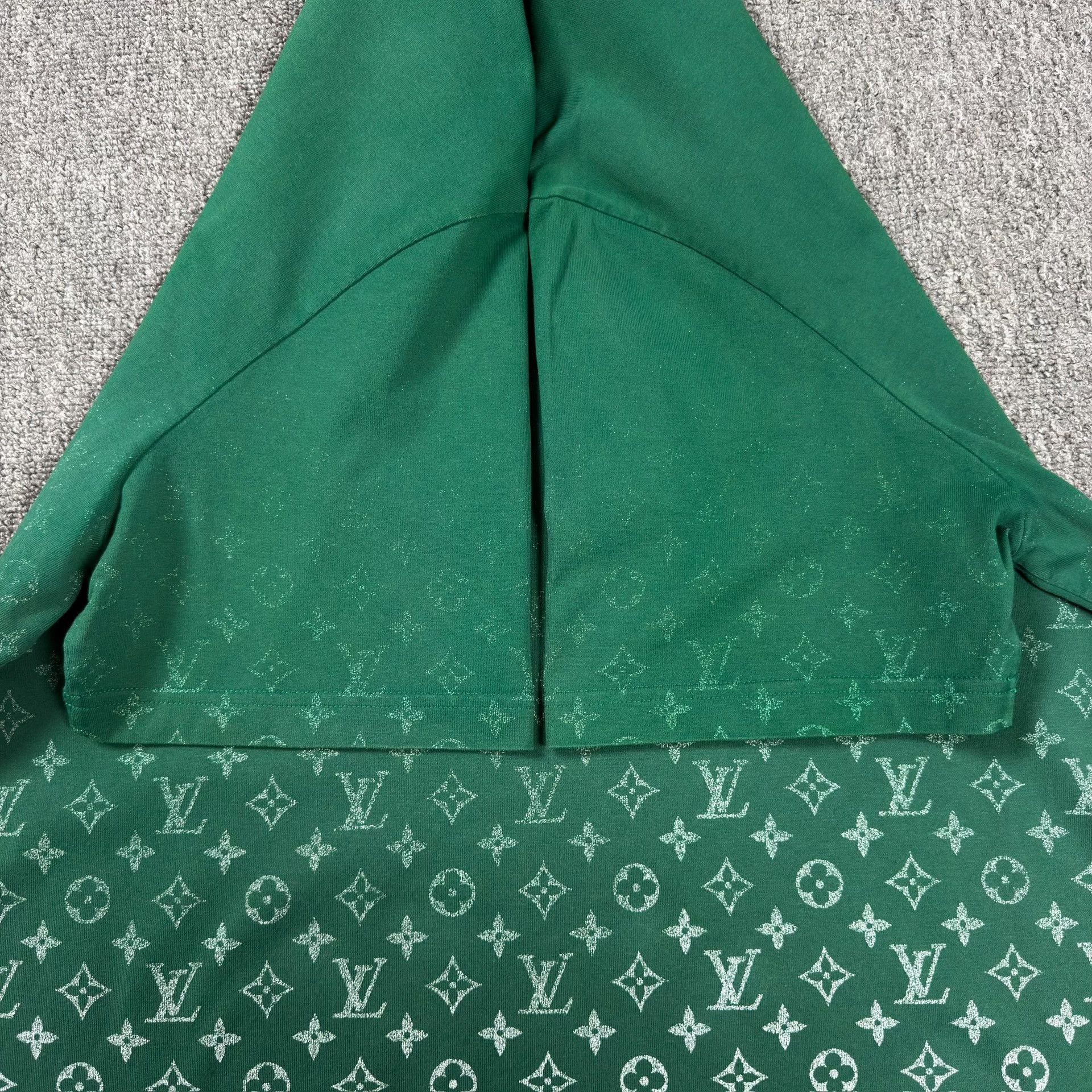 Louis Vuitton Louis Vuitton Monogram Gradient T-Shirt Size XXL Size US XXL / EU 58 / 5 - 5 Thumbnail