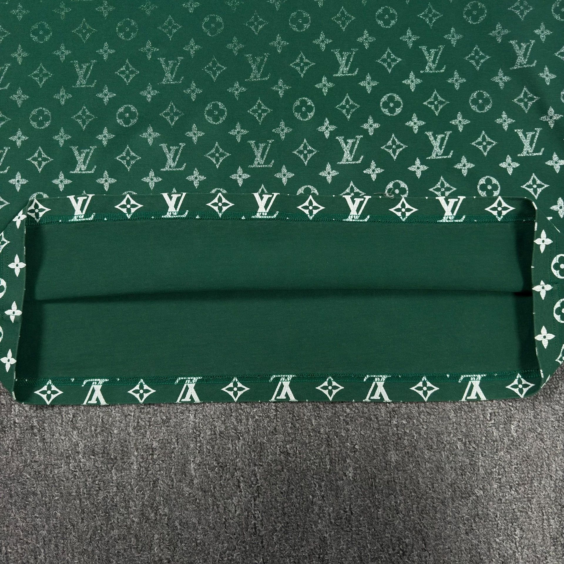 Louis Vuitton Louis Vuitton Monogram Gradient T-Shirt Size XXL Size US XXL / EU 58 / 5 - 6 Thumbnail