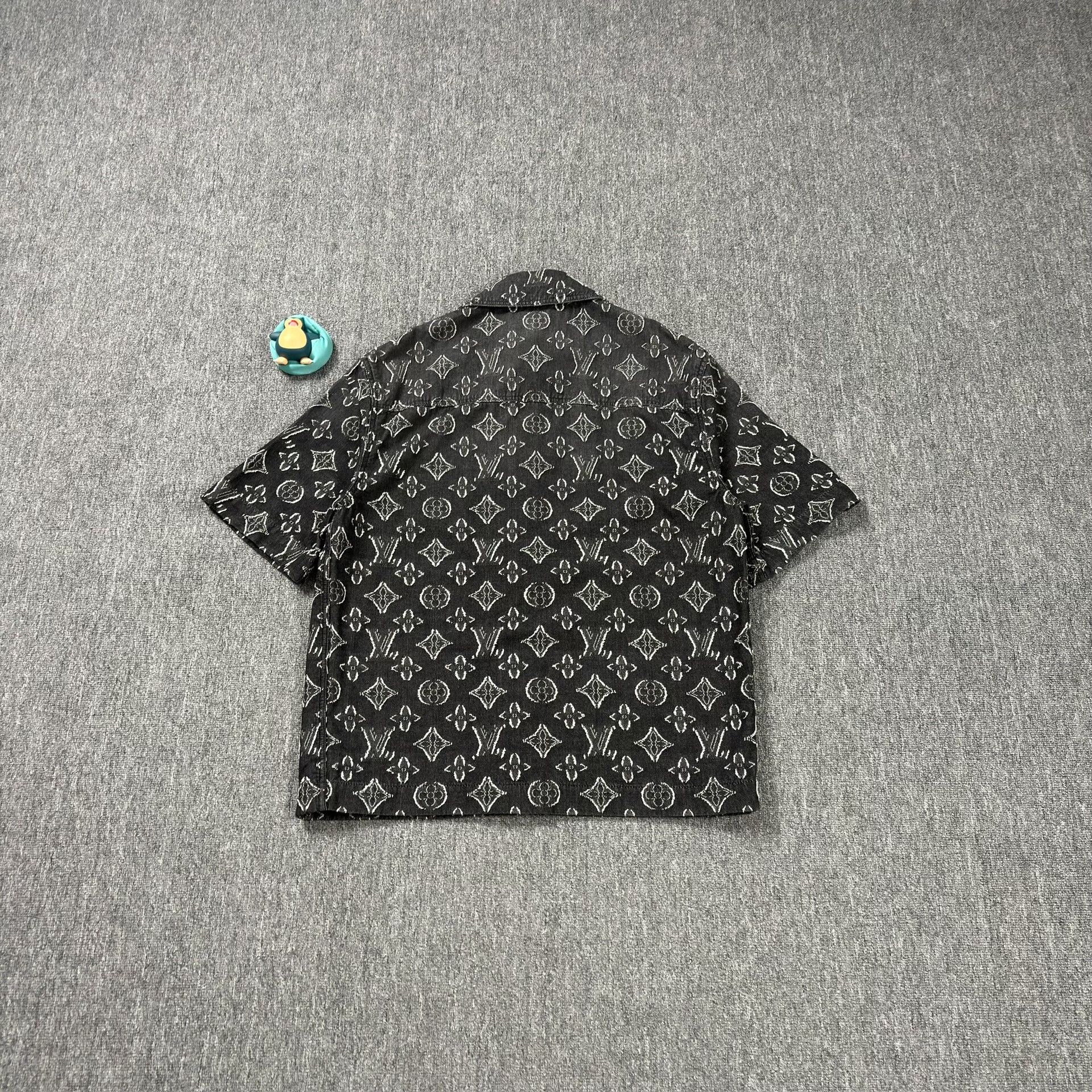 Louis Vuitton Louis Vuitton Monogram Short Sleeve Shirt Size L Size US L / EU 52-54 / 3 - 8 Thumbnail