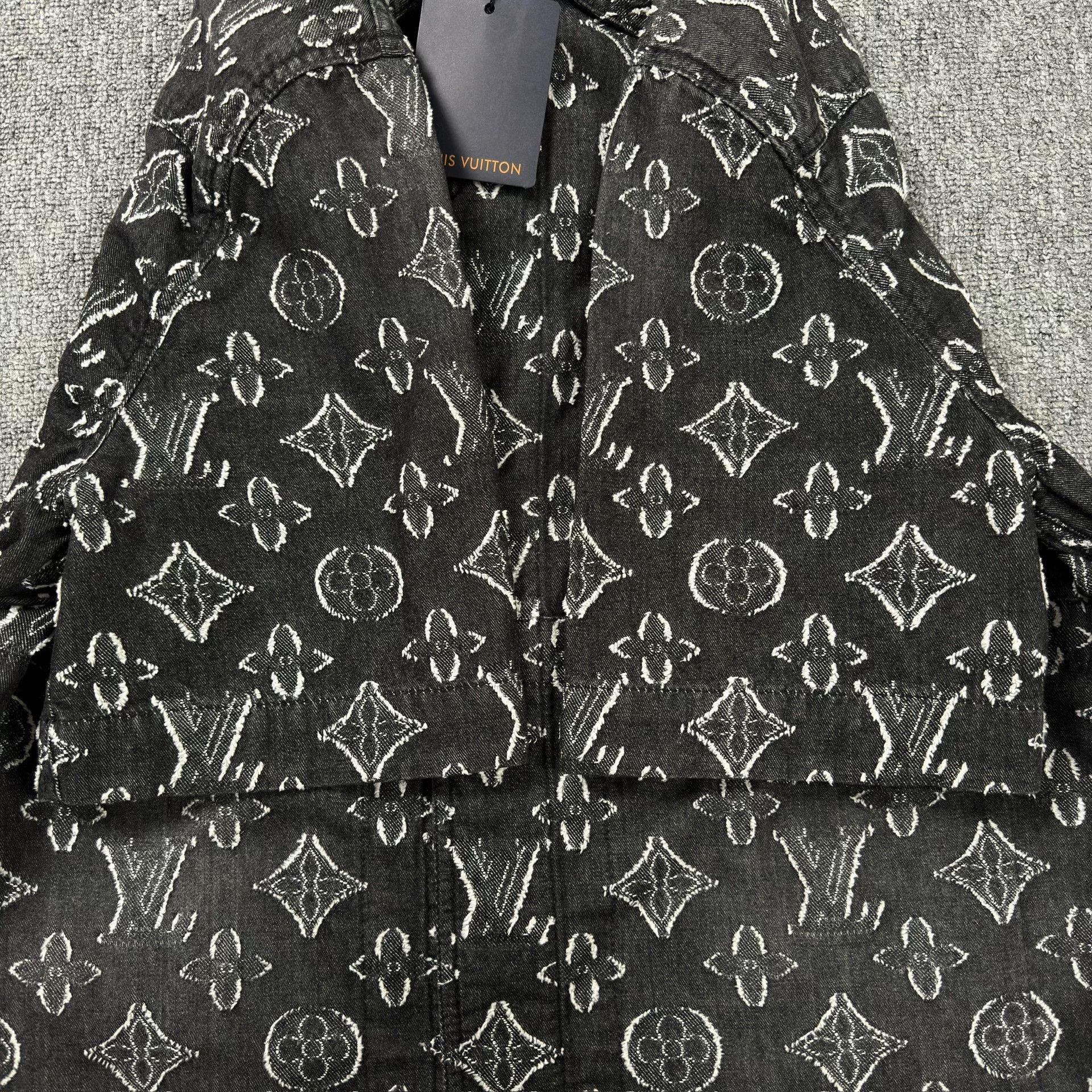 Louis Vuitton Louis Vuitton Monogram Short Sleeve Shirt Size L Size US L / EU 52-54 / 3 - 4 Thumbnail