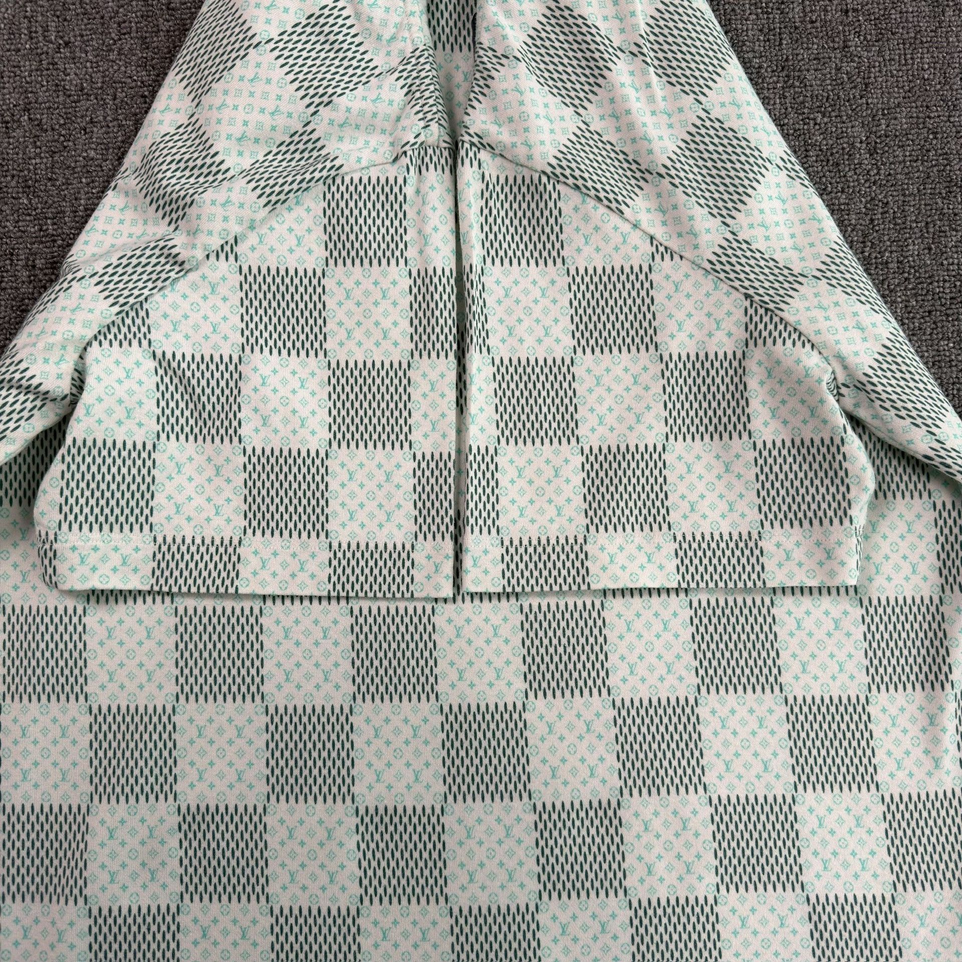Louis Vuitton Louis Vuitton Damier Pattern T-Shirt Size S Size US S / EU 44-46 / 1 - 5 Thumbnail