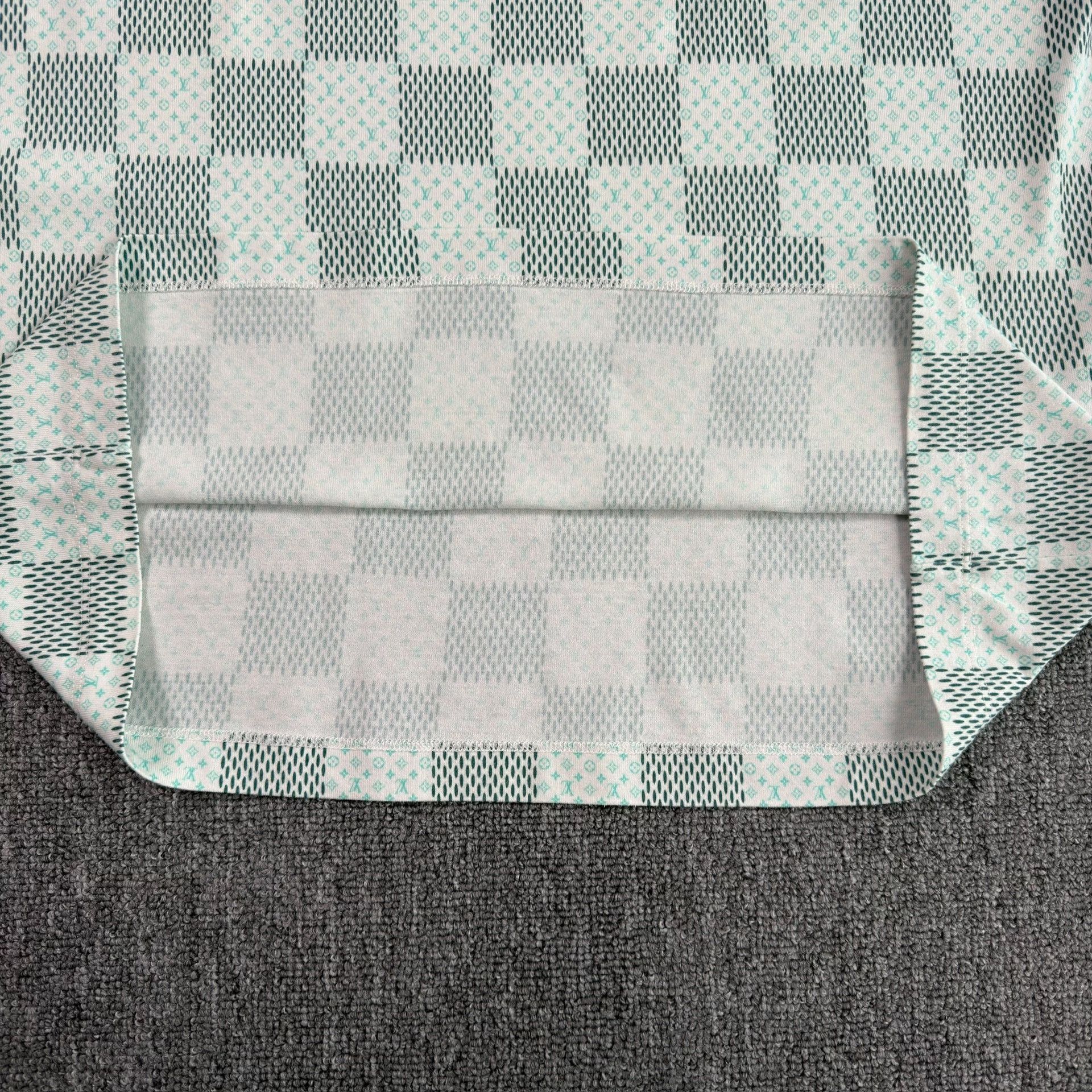 Louis Vuitton Louis Vuitton Damier Pattern T-Shirt Size S Size US S / EU 44-46 / 1 - 6 Thumbnail