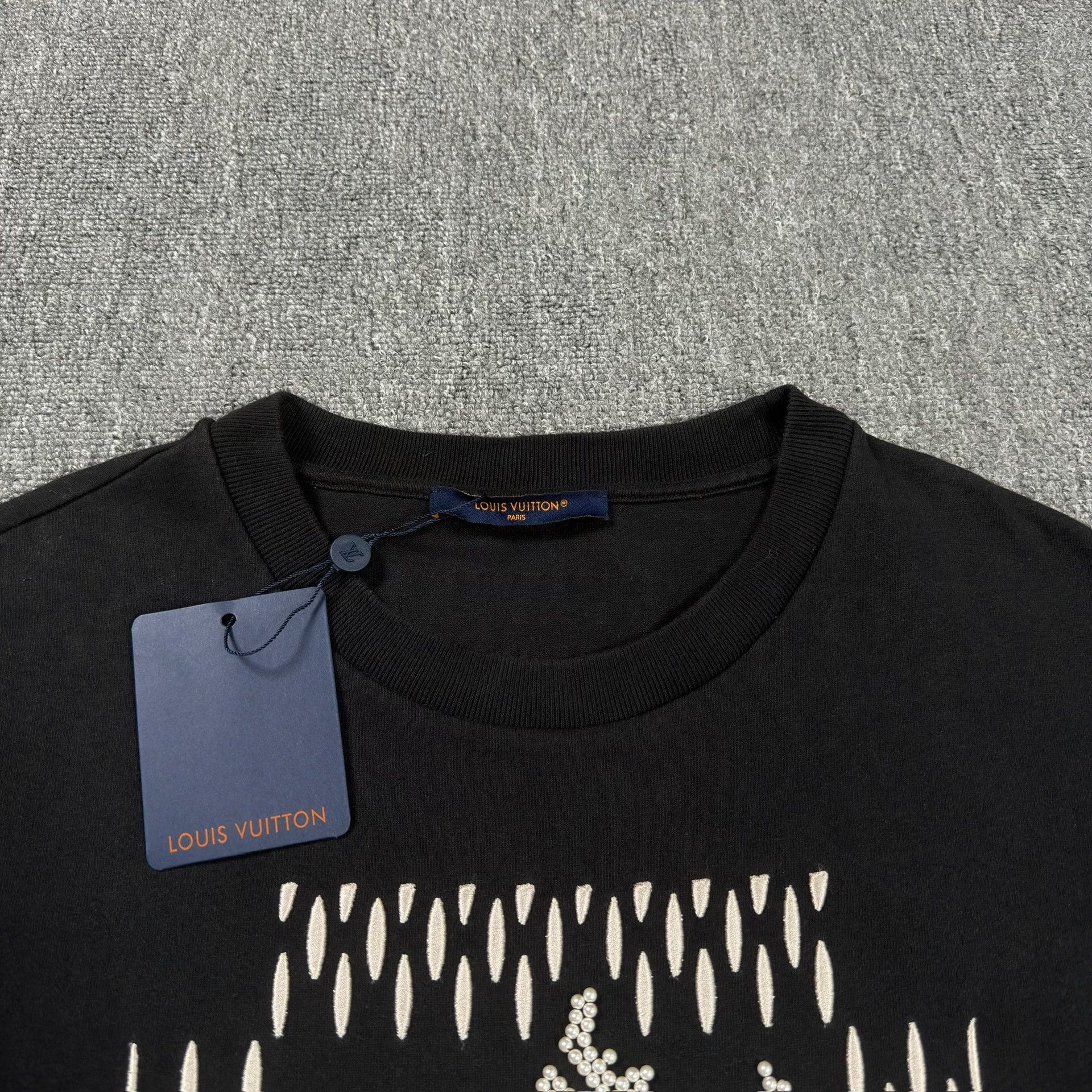 Louis Vuitton Louis Vuitton Pearl Logo T-Shirt Size XXL Size US XXL / EU 58 / 5 - 4 Thumbnail