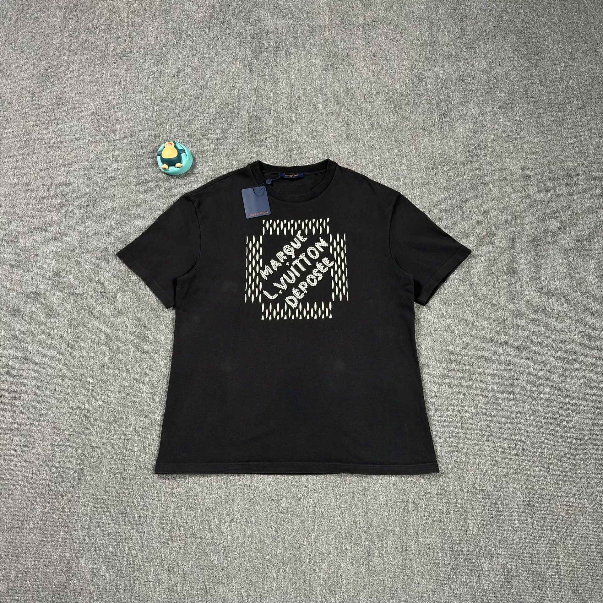 Louis Vuitton Louis Vuitton Pearl Logo T-Shirt Size XXL Size US XXL / EU 58 / 5 - 2 Thumbnail