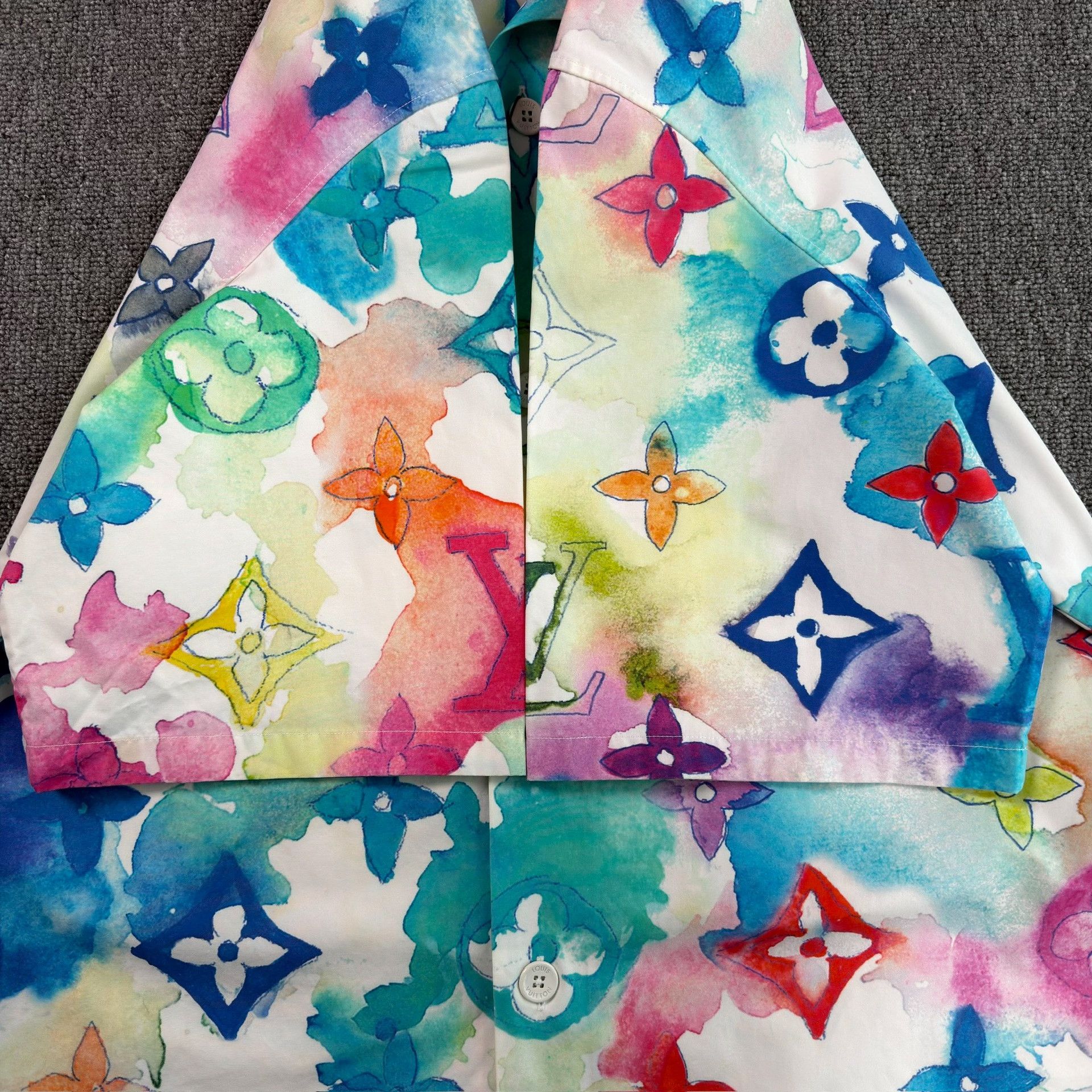 Louis Vuitton Louis Vuitton Watercolor Monogram Shirt Size L Size US L / EU 52-54 / 3 - 5 Thumbnail