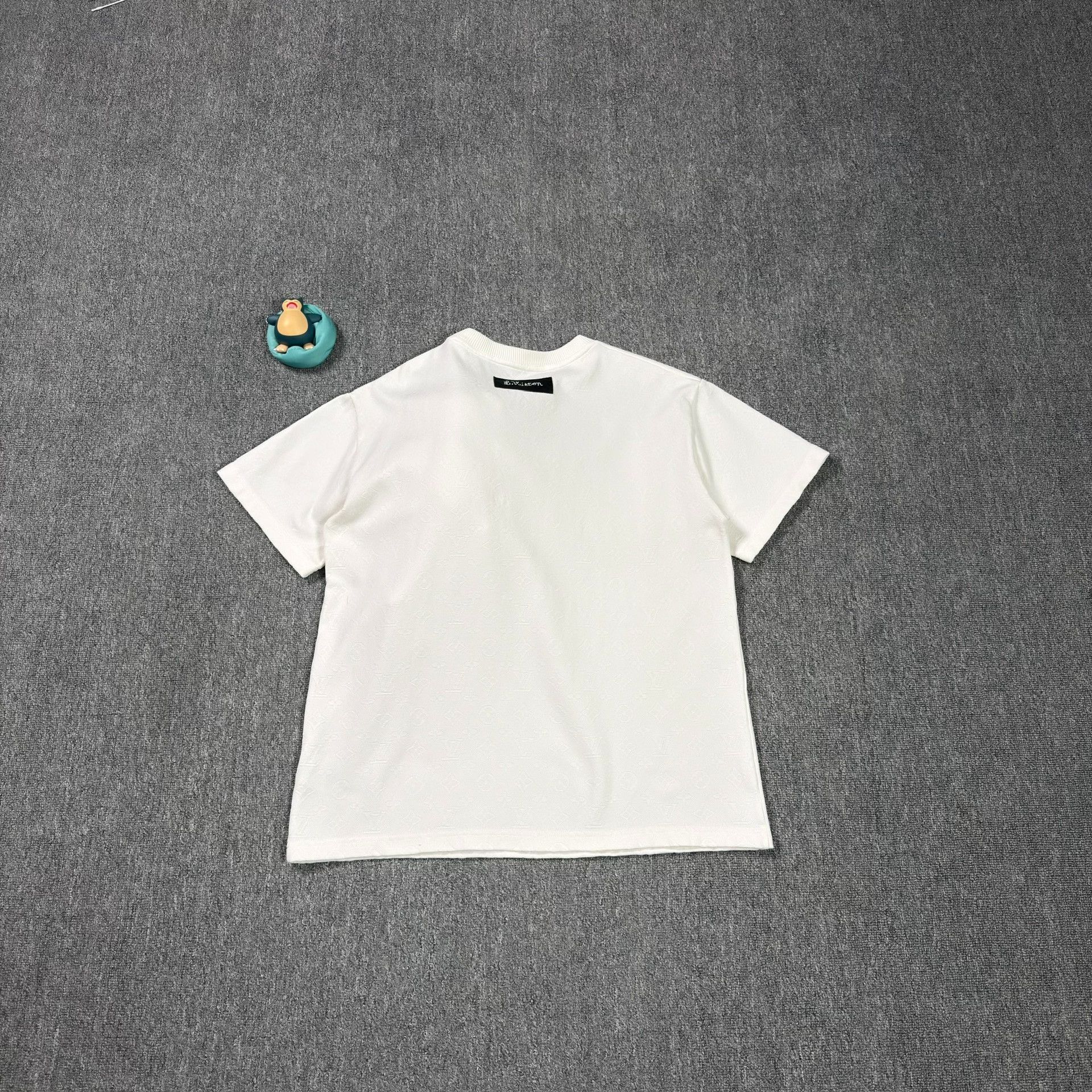 Louis Vuitton Louis Vuitton Monogram Embossed Puppet T-Shirt Size L Size US L / EU 52-54 / 3 - 3 Thumbnail