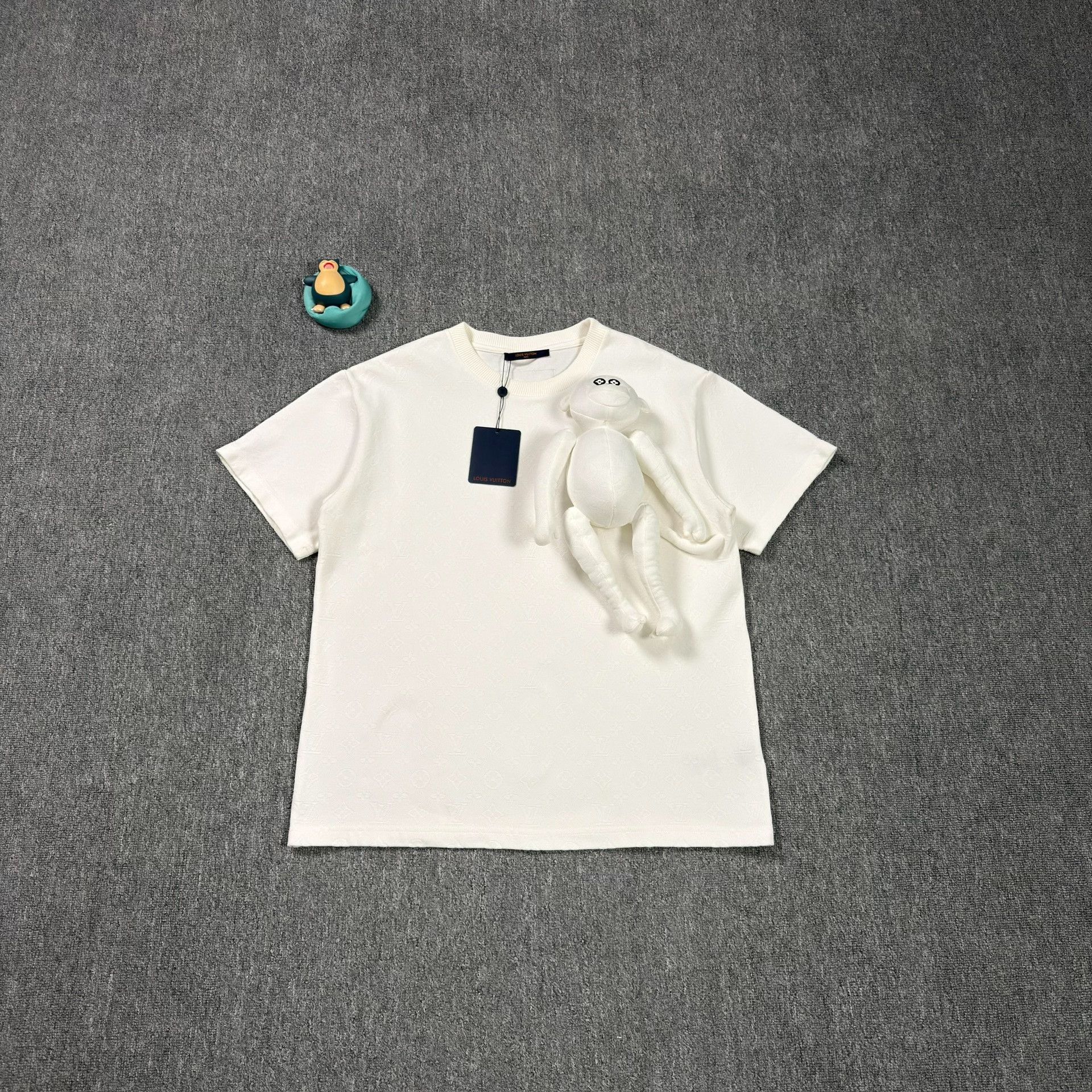 Louis Vuitton Louis Vuitton Monogram Embossed Puppet T-Shirt Size L Size US L / EU 52-54 / 3 - 2 Thumbnail