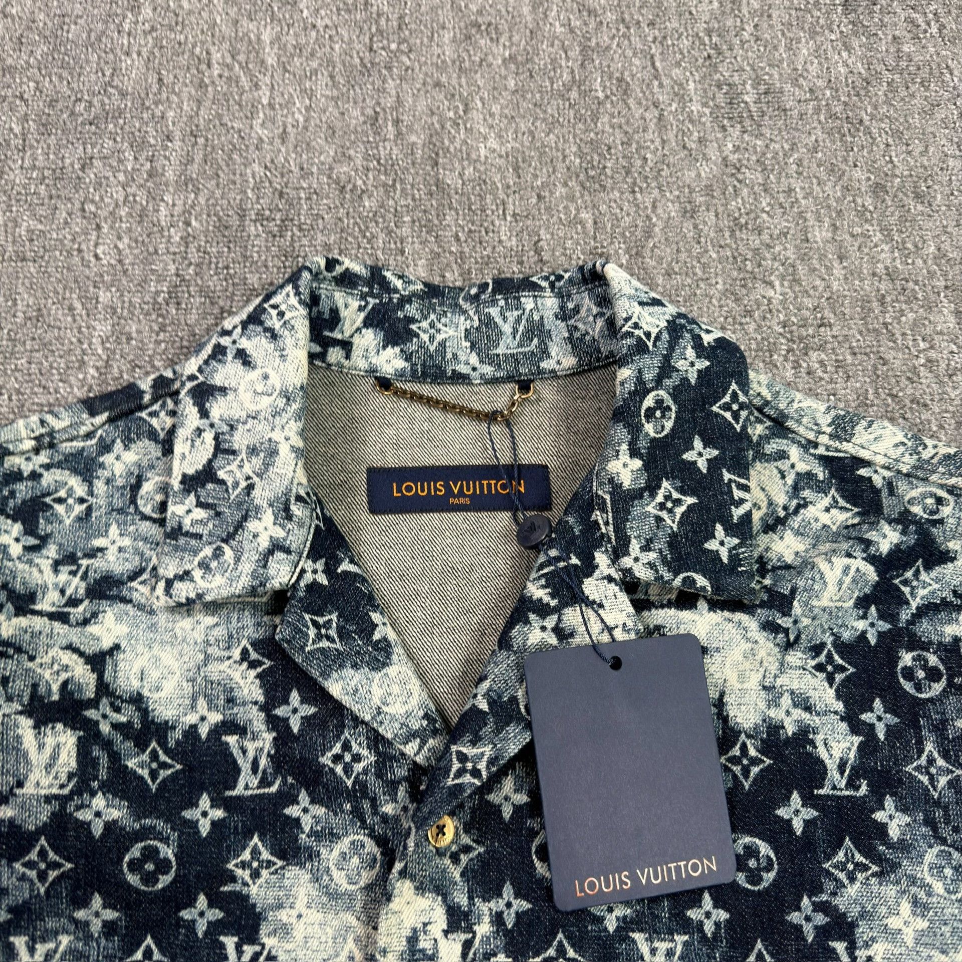 Louis Vuitton Louis Vuitton Monogram Tapestry Shirt L Size US L / EU 52-54 / 3 - 4 Thumbnail