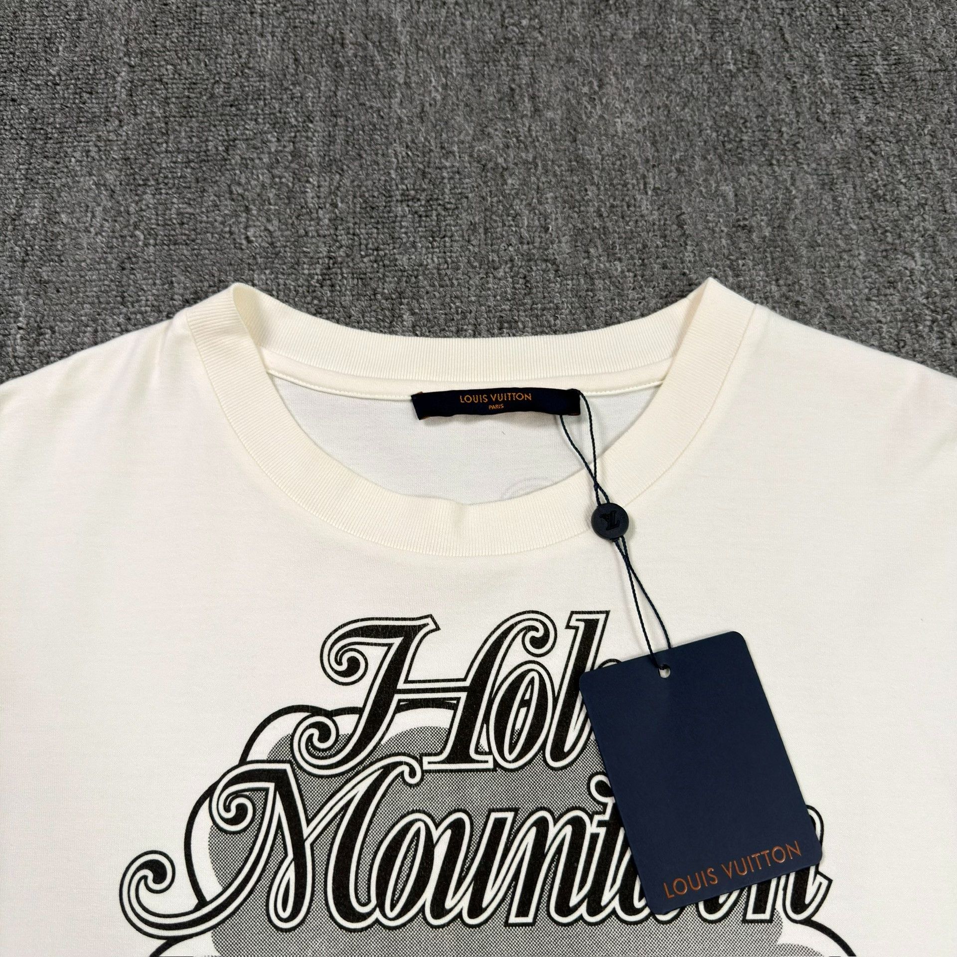 Louis Vuitton Louis Vuitton Mount Fuji Graphic T-Shirt Size XL Size US XL / EU 56 / 4 - 4 Thumbnail