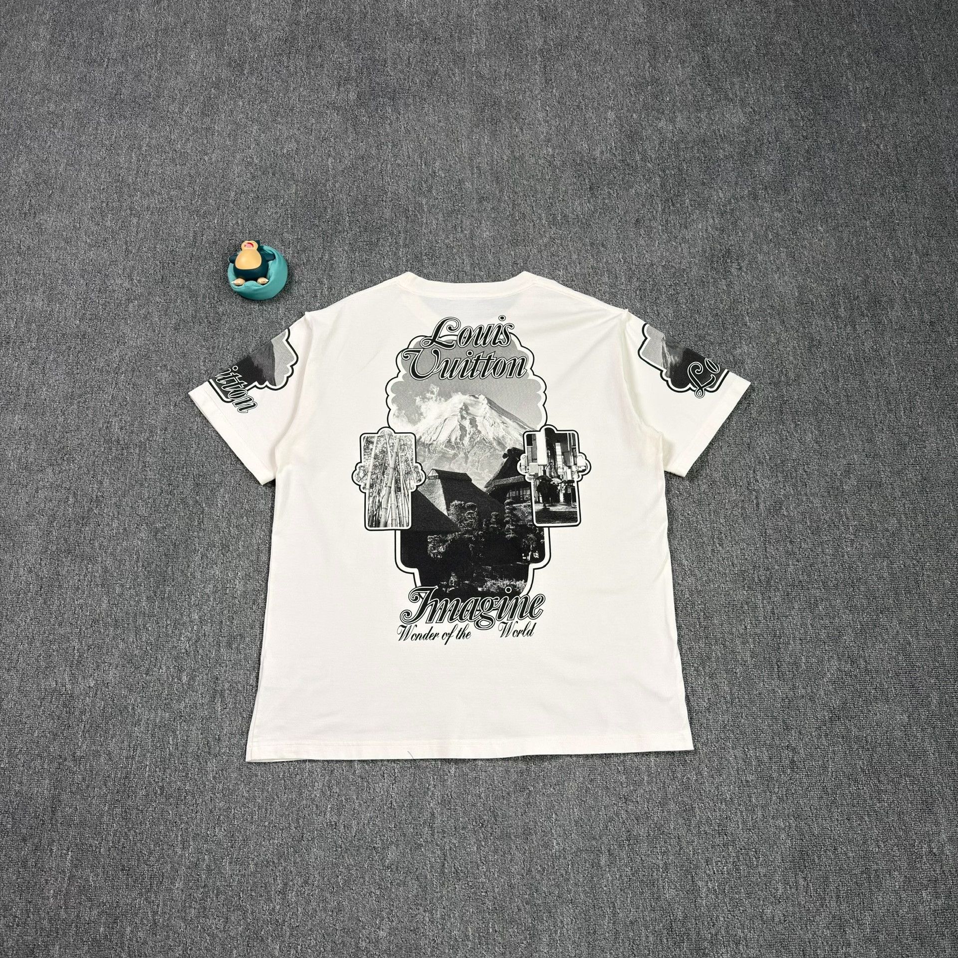 Louis Vuitton Louis Vuitton Mount Fuji Graphic T-Shirt Size XL Size US XL / EU 56 / 4 - 3 Thumbnail
