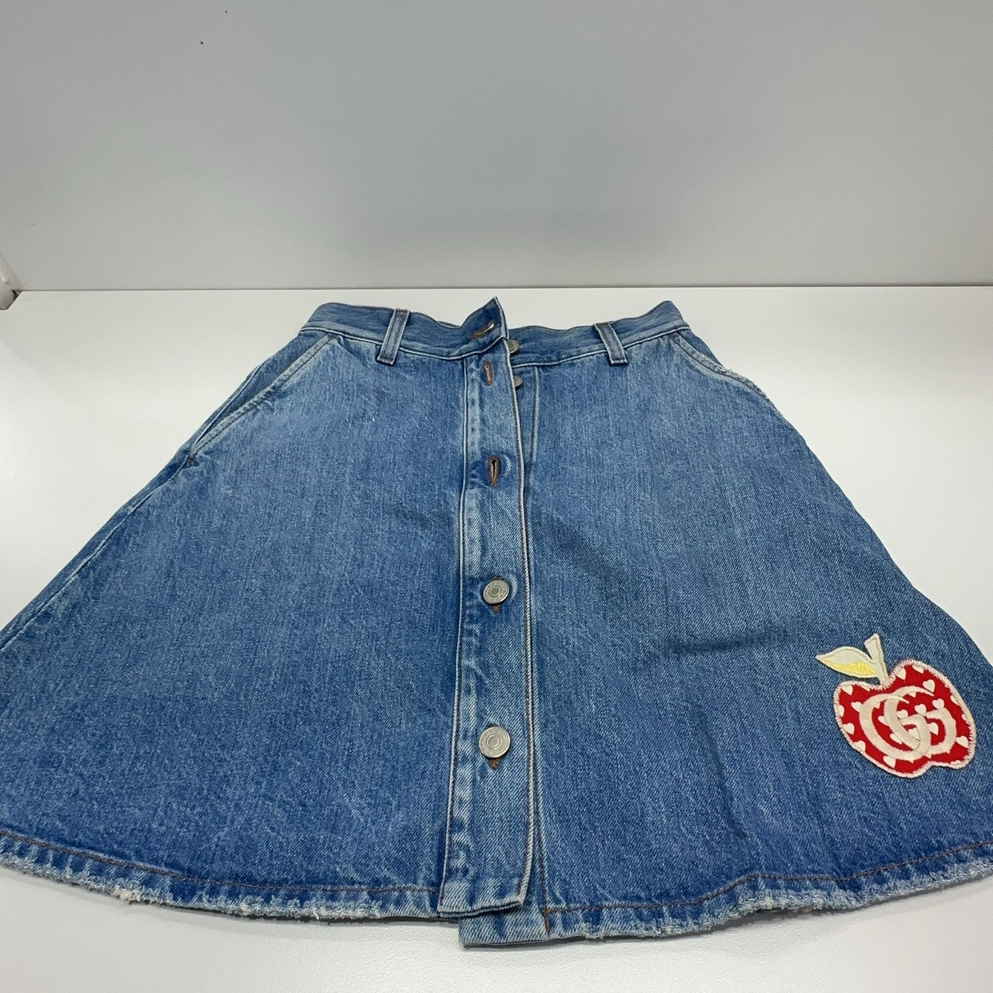 Gucci Gucci Apple Logo Patch Denim Mini Skirt Size 38 Size 26" / US 2 / IT 38 - 7 Thumbnail