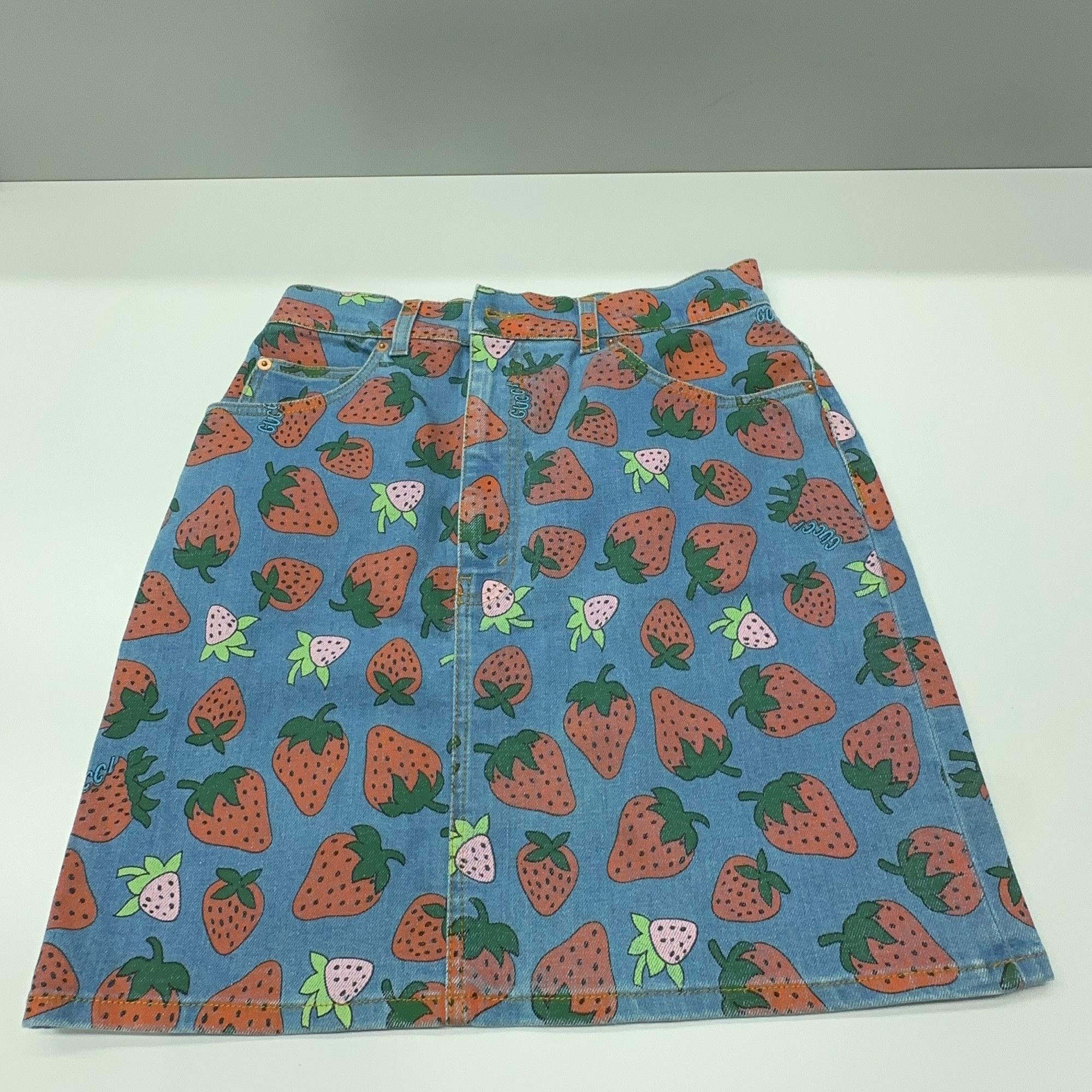 Gucci Gucci Strawberry Print Denim Mini Skirt Size 44 Size 30" / US 8 / IT 44 - 8 Thumbnail