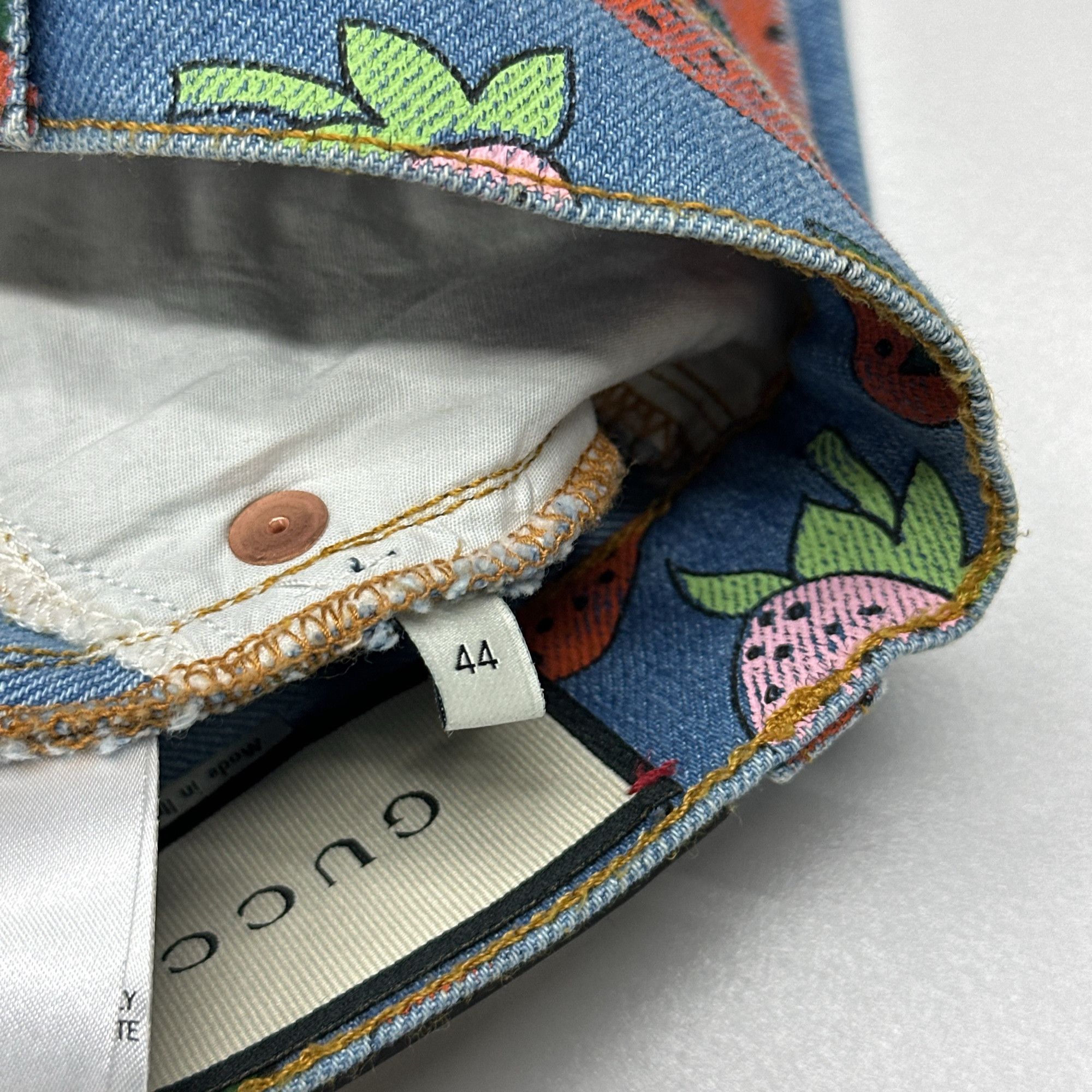 Gucci Gucci Strawberry Print Denim Mini Skirt Size 44 Size 30" / US 8 / IT 44 - 4 Thumbnail