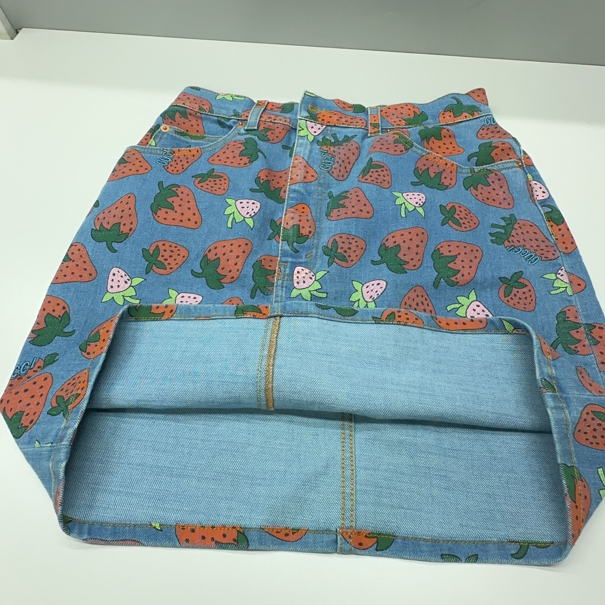 Gucci Gucci Strawberry Print Denim Mini Skirt Size 44 Size 30" / US 8 / IT 44 - 9 Thumbnail