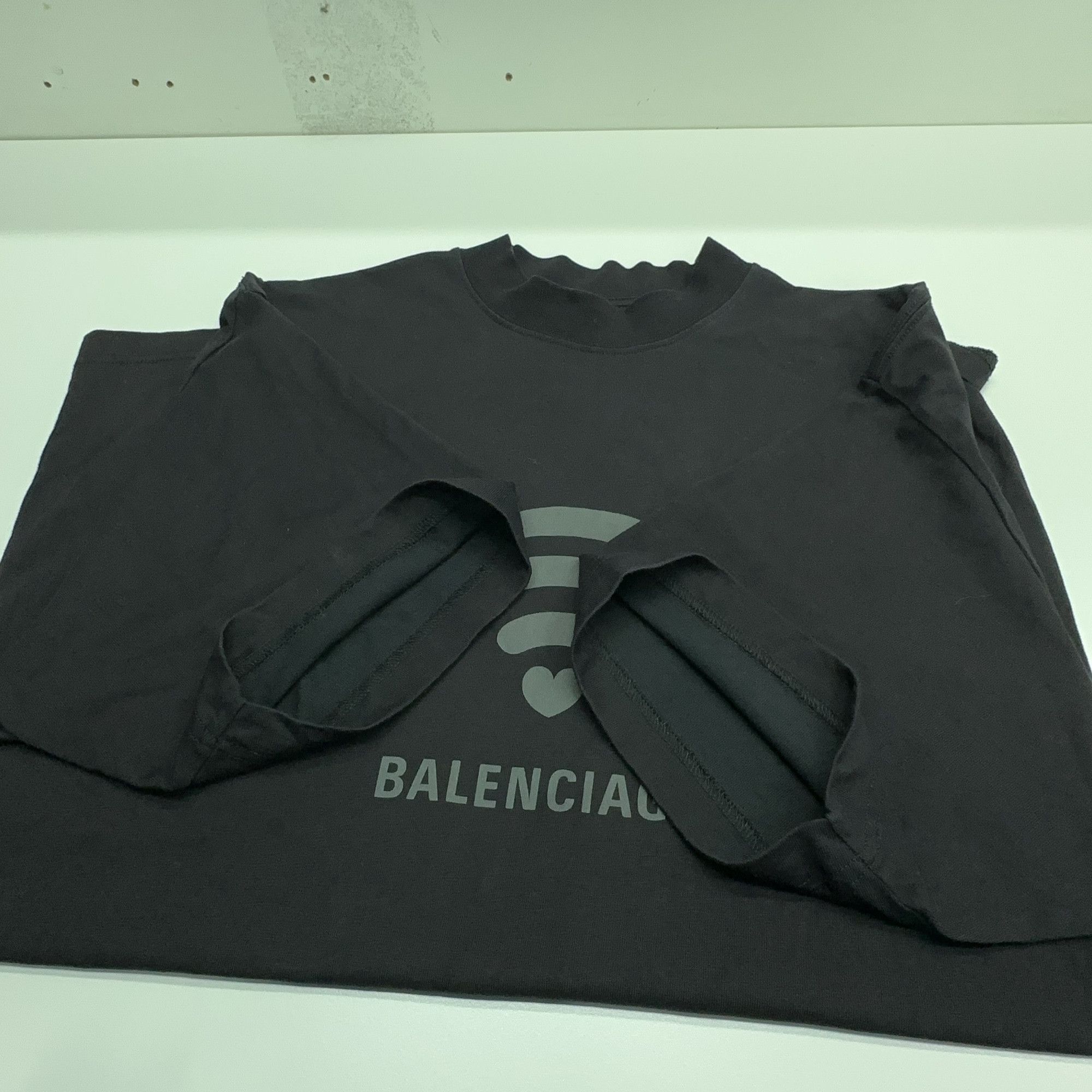 Balenciaga Balenciaga Heart Wi-Fi Logo T-Shirt Size XXS Size US XXS / EU 40 - 8 Thumbnail