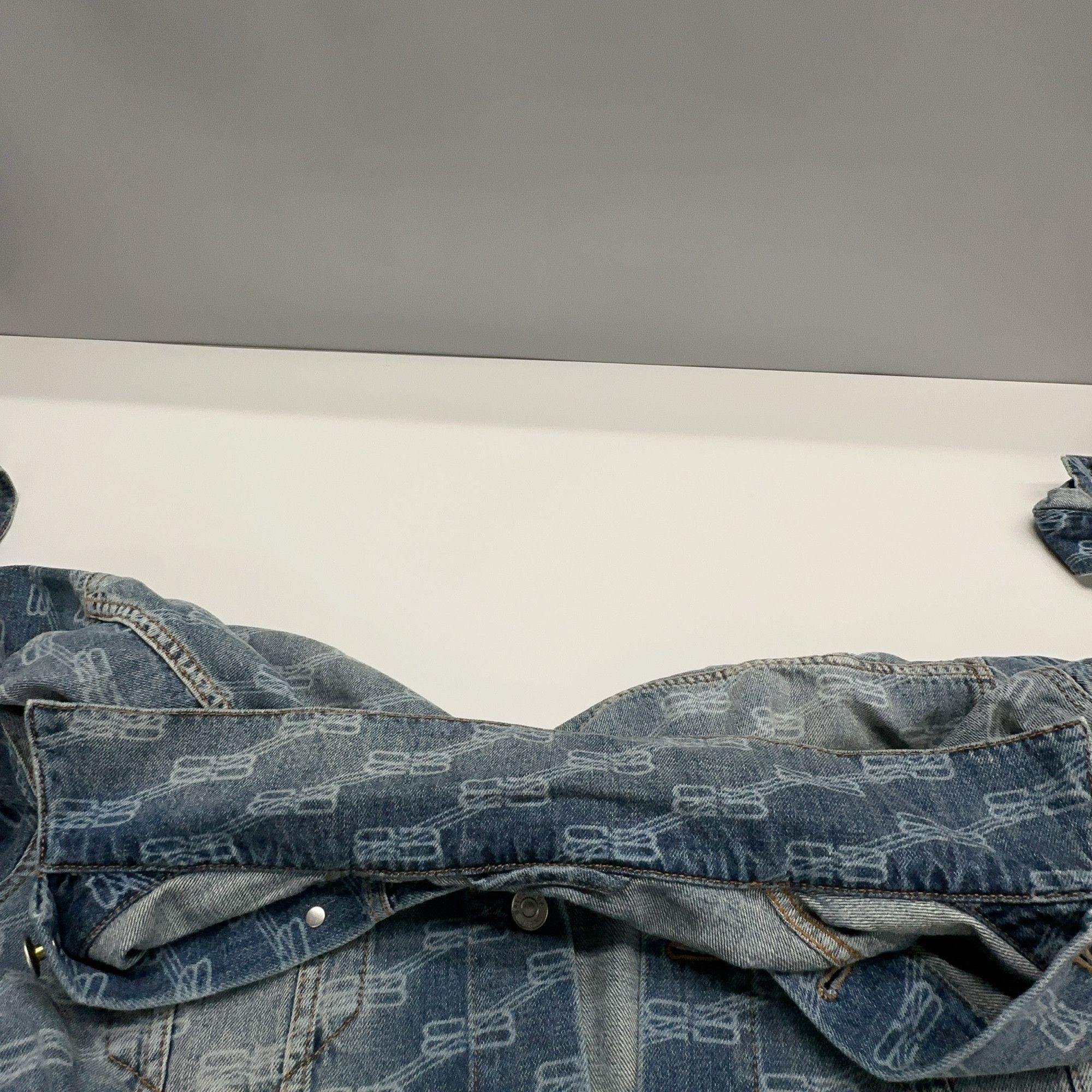 Balenciaga Balenciaga Logo Print Denim Jacket XS Size US XS / EU 42 / 0 - 6 Thumbnail