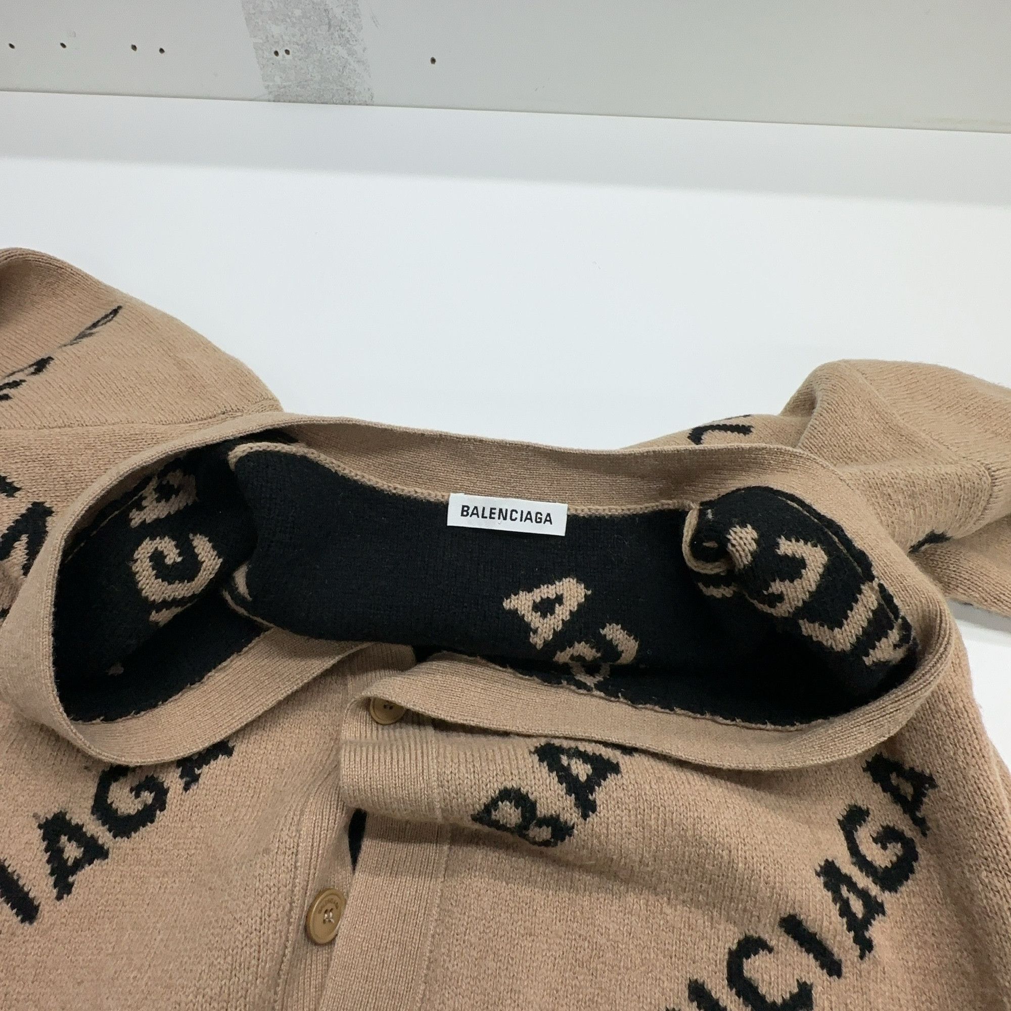 Balenciaga Balenciaga All-Over Logo Knit Cardigan Size XS Size XS / US 0-2 / IT 36-38 - 6 Thumbnail