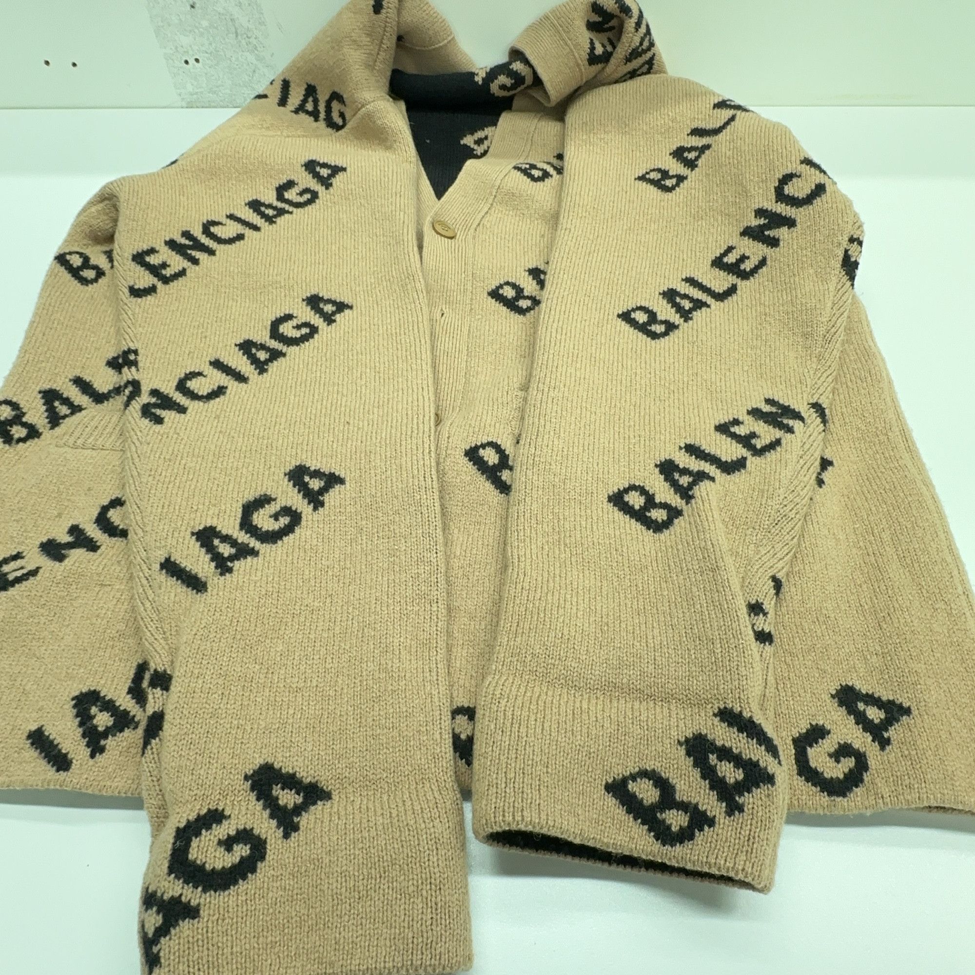 Balenciaga Balenciaga All-Over Logo Knit Cardigan Size XS Size XS / US 0-2 / IT 36-38 - 9 Thumbnail
