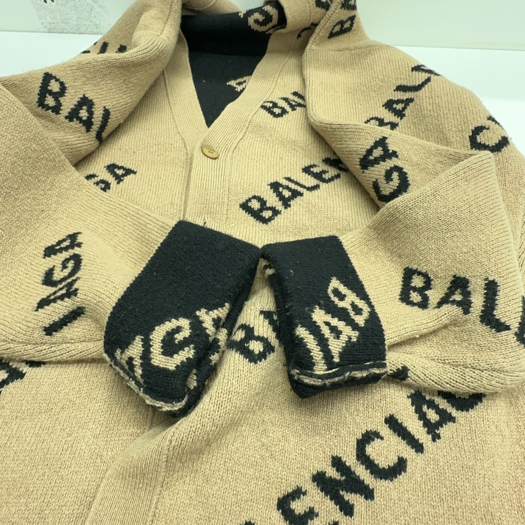 Balenciaga Balenciaga All-Over Logo Knit Cardigan Size XS Size XS / US 0-2 / IT 36-38 - 10 Thumbnail