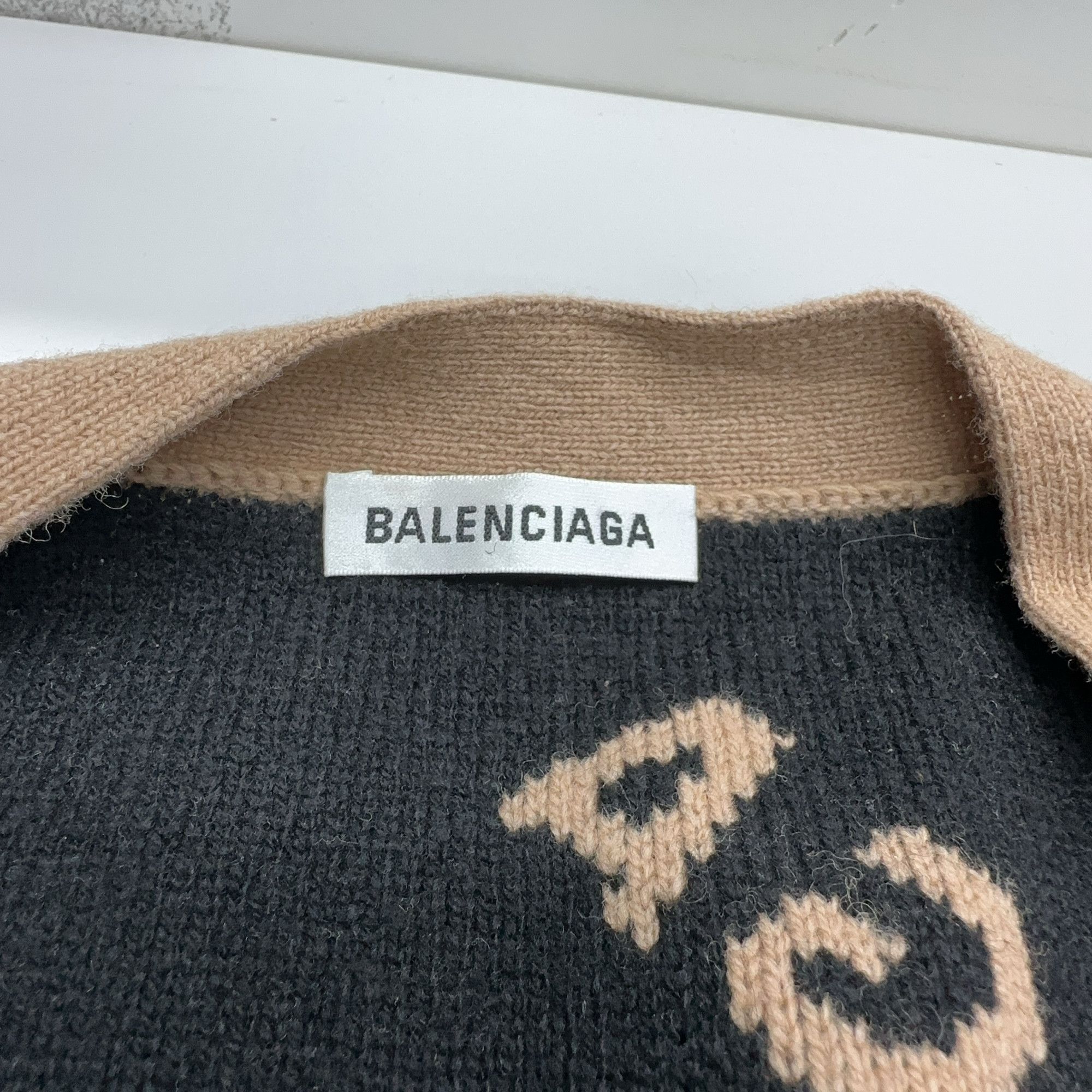 Balenciaga Balenciaga All-Over Logo Knit Cardigan Size XS Size XS / US 0-2 / IT 36-38 - 4 Thumbnail