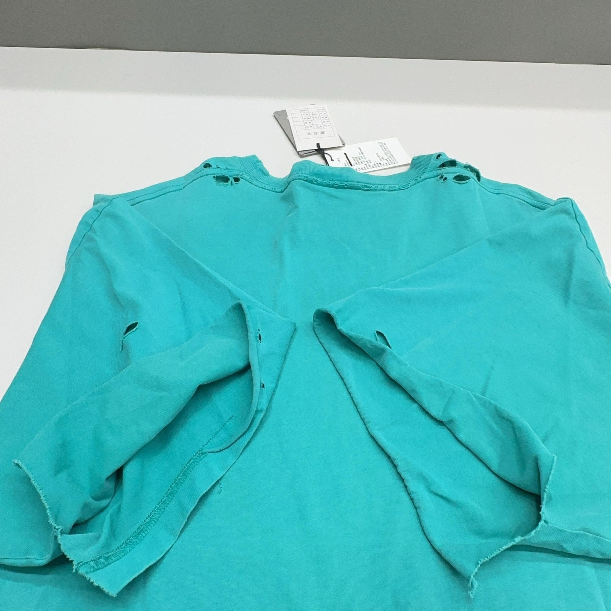 Balenciaga Balenciaga Logo Distressed T-Shirt Size XS Size US XS / EU 42 / 0 - 13 Thumbnail