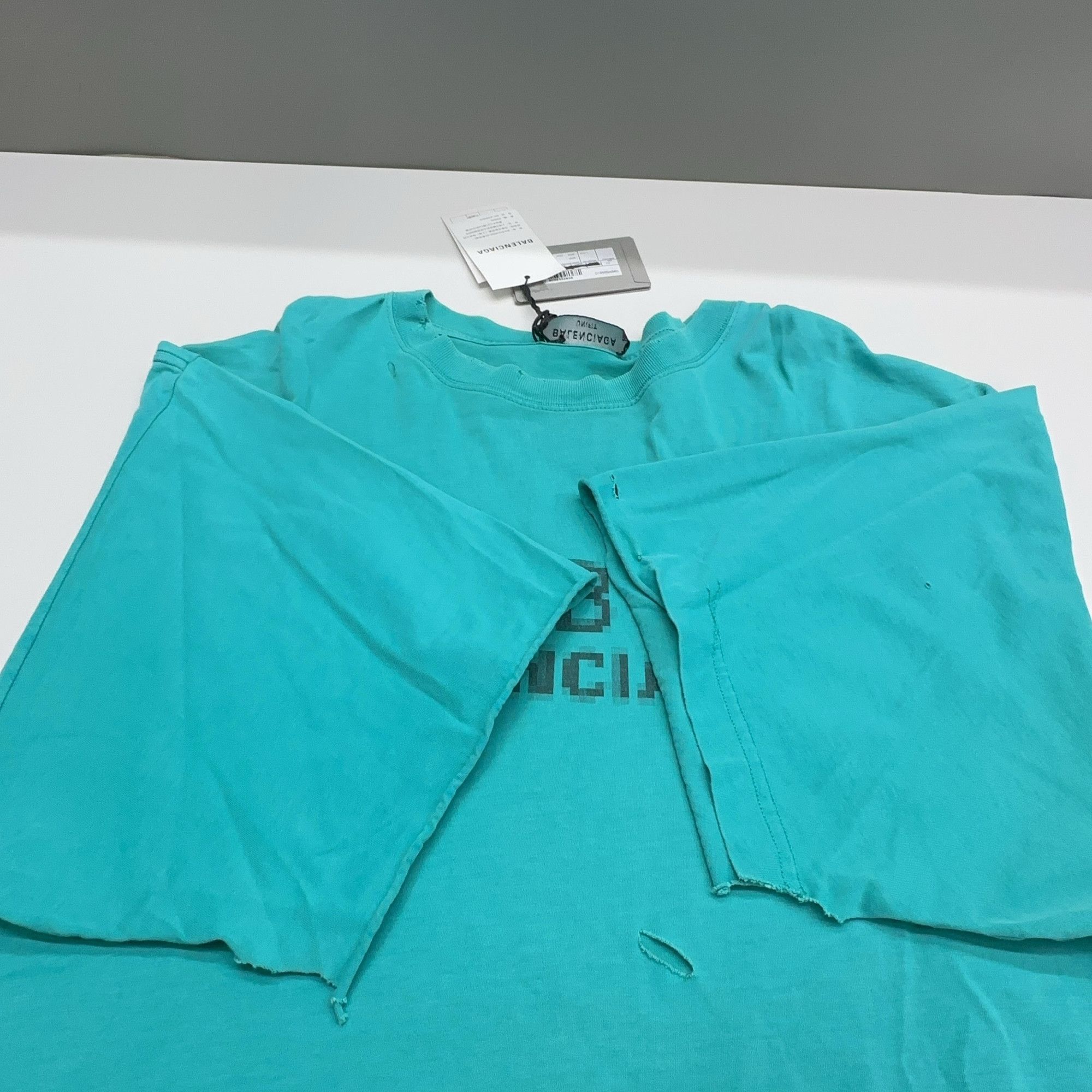 Balenciaga Balenciaga Logo Distressed T-Shirt Size XS Size US XS / EU 42 / 0 - 11 Thumbnail